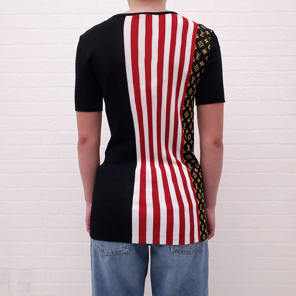 LOUIS VUITTON BLACK RIBBED STRIPE SHORT SLEEVE SWEATER WITH LOGO - SIZE M