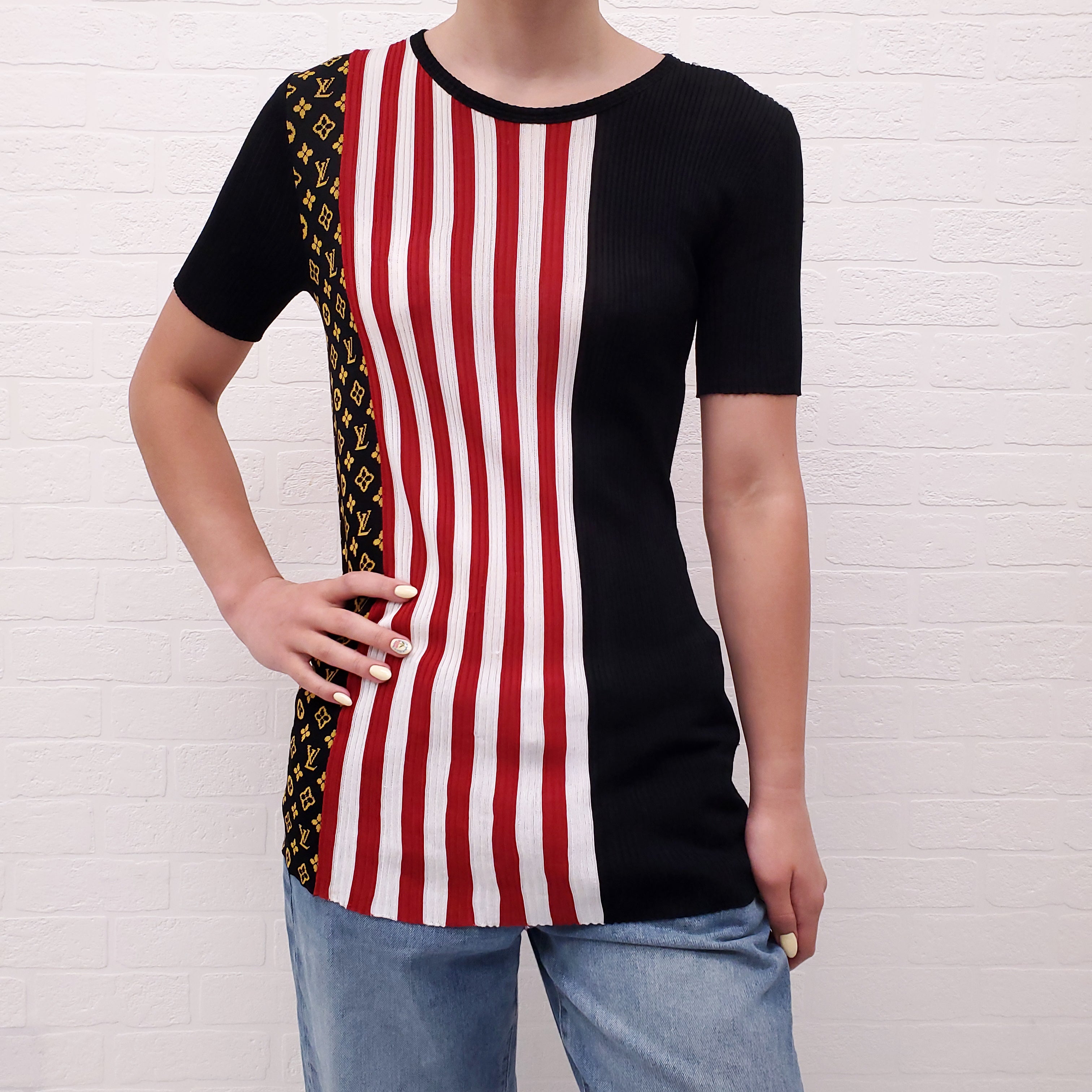 LOUIS VUITTON BLACK RIBBED STRIPE SHORT SLEEVE SWEATER WITH LOGO - SIZE M