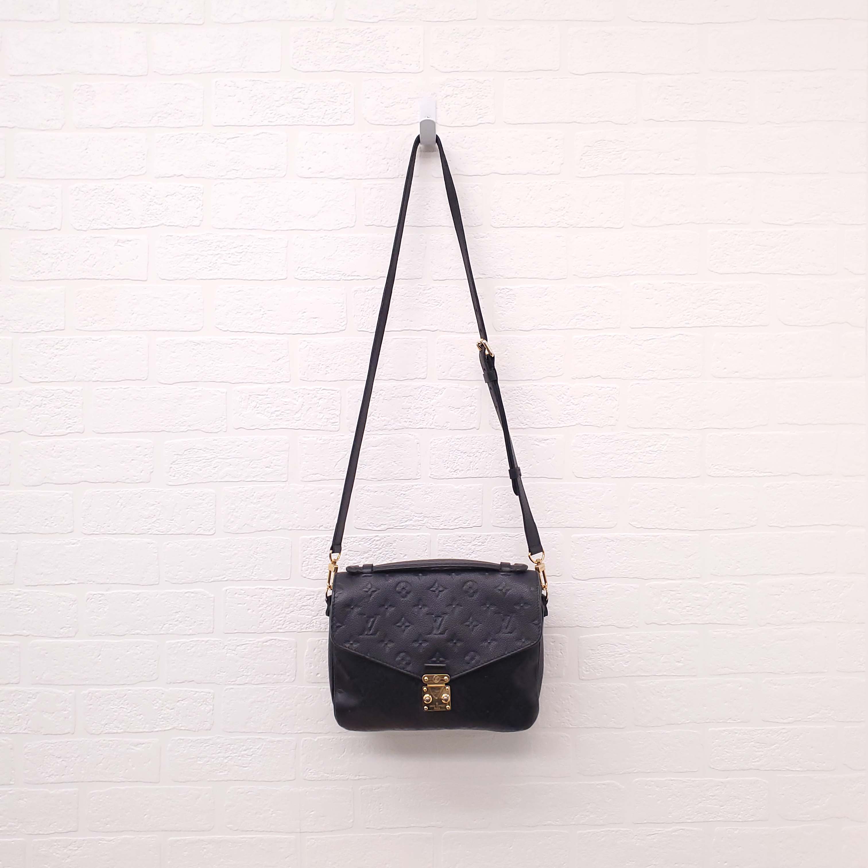 LOUIS VUITTON BLACK 'POCHETTE METIS' CROSSBODY BAG