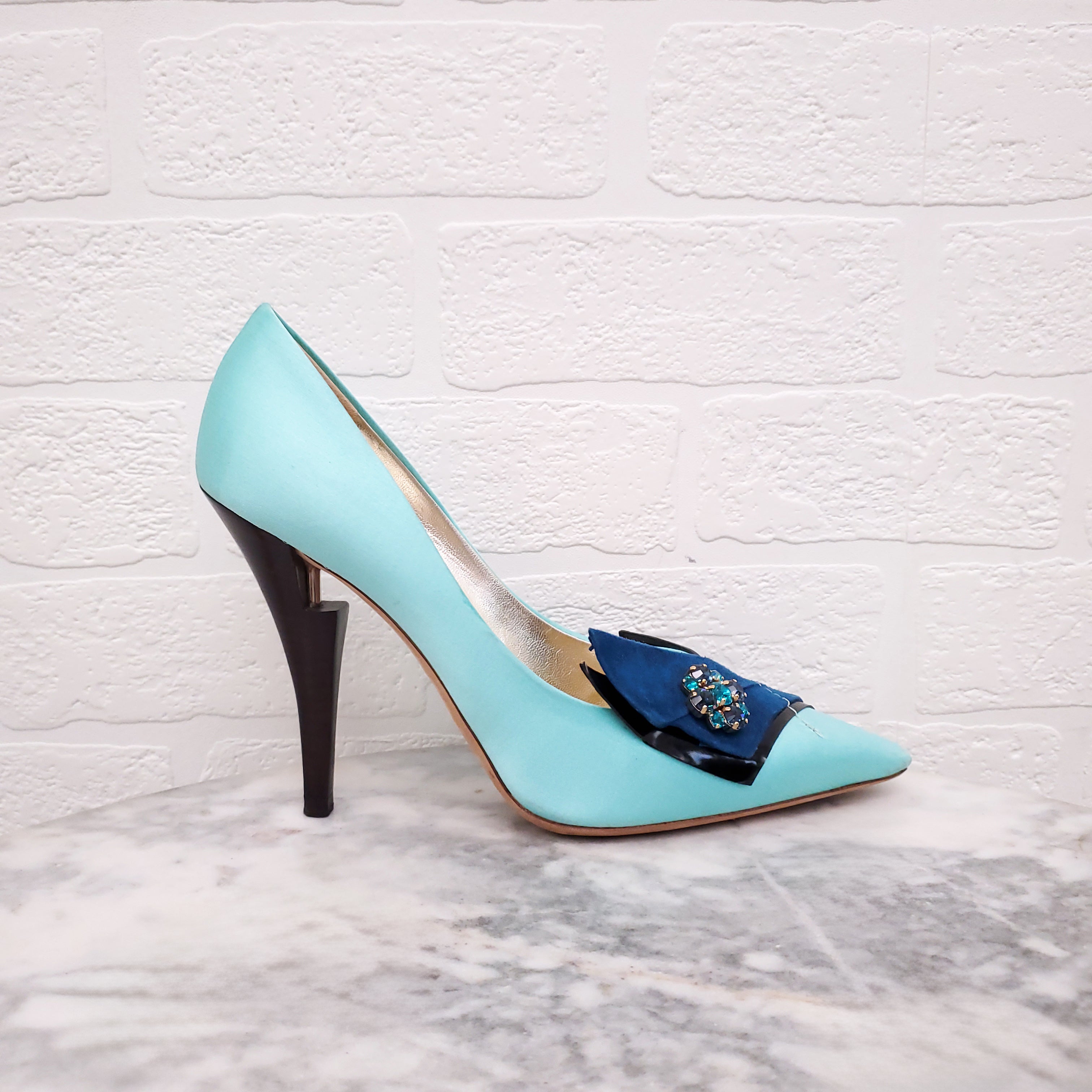 LOUIS VUITTON BLUE SATIN HEELS WITH CRYSTAL EMBLEM - SIZE 38