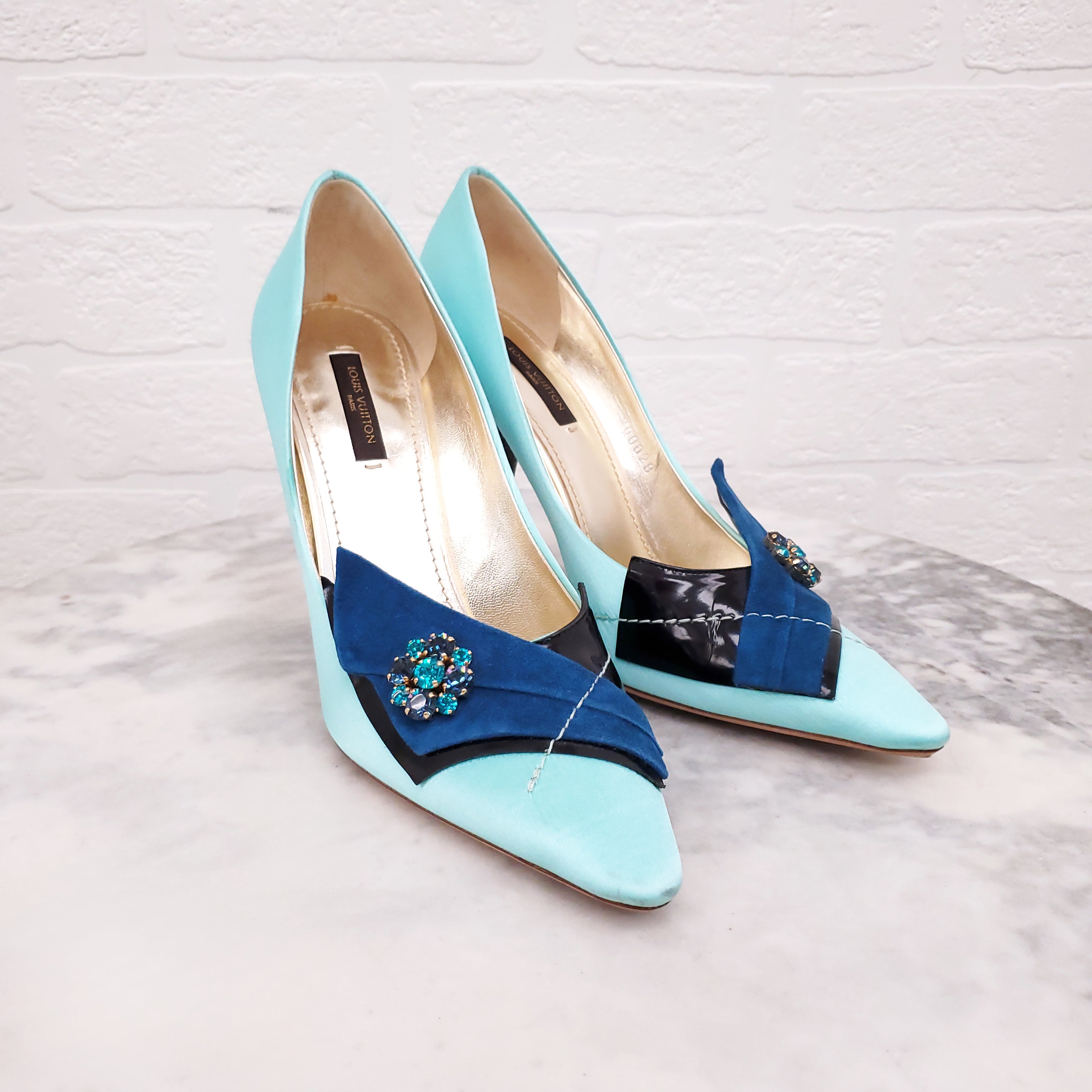LOUIS VUITTON BLUE SATIN HEELS WITH CRYSTAL EMBLEM - SIZE 38