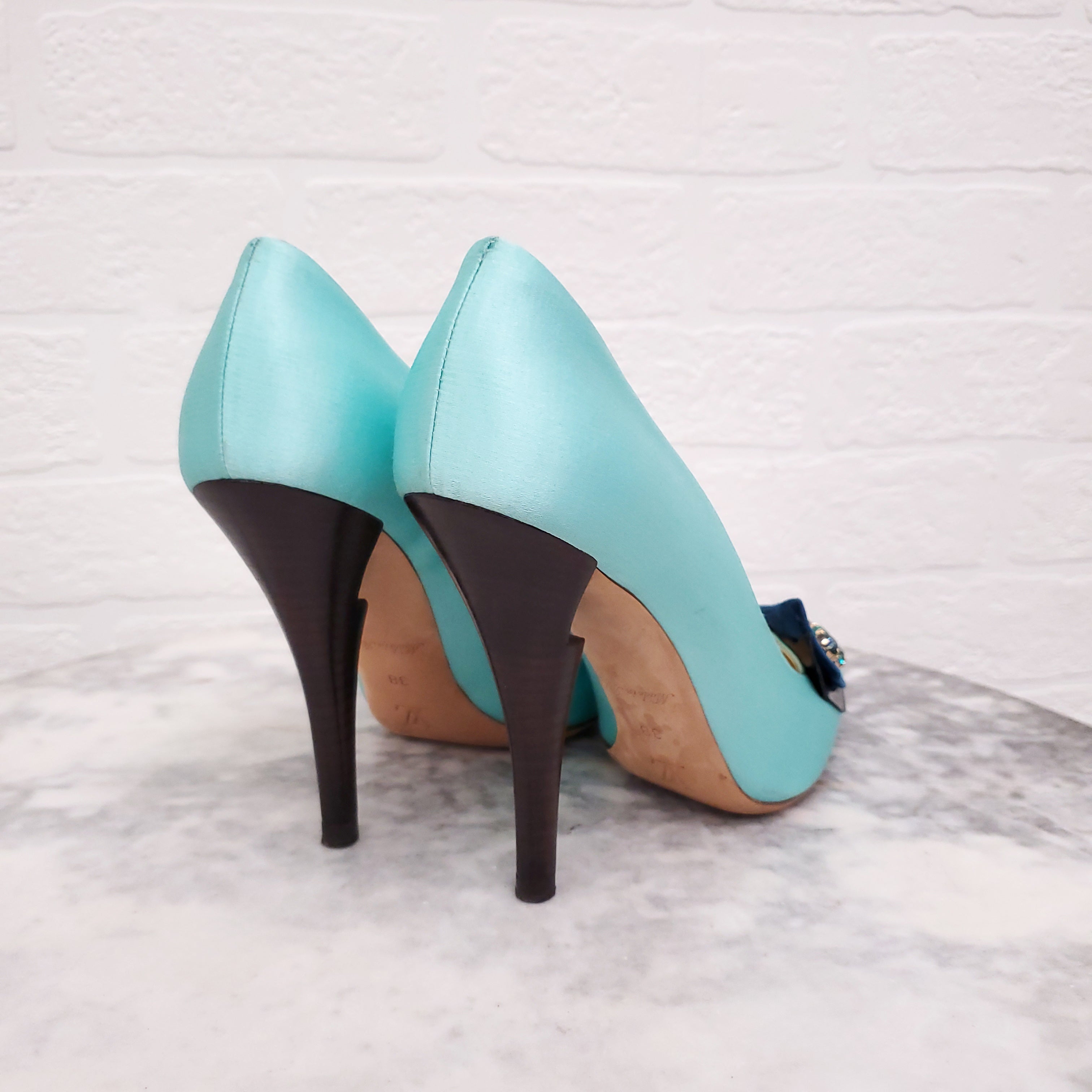 LOUIS VUITTON BLUE SATIN HEELS WITH CRYSTAL EMBLEM - SIZE 38