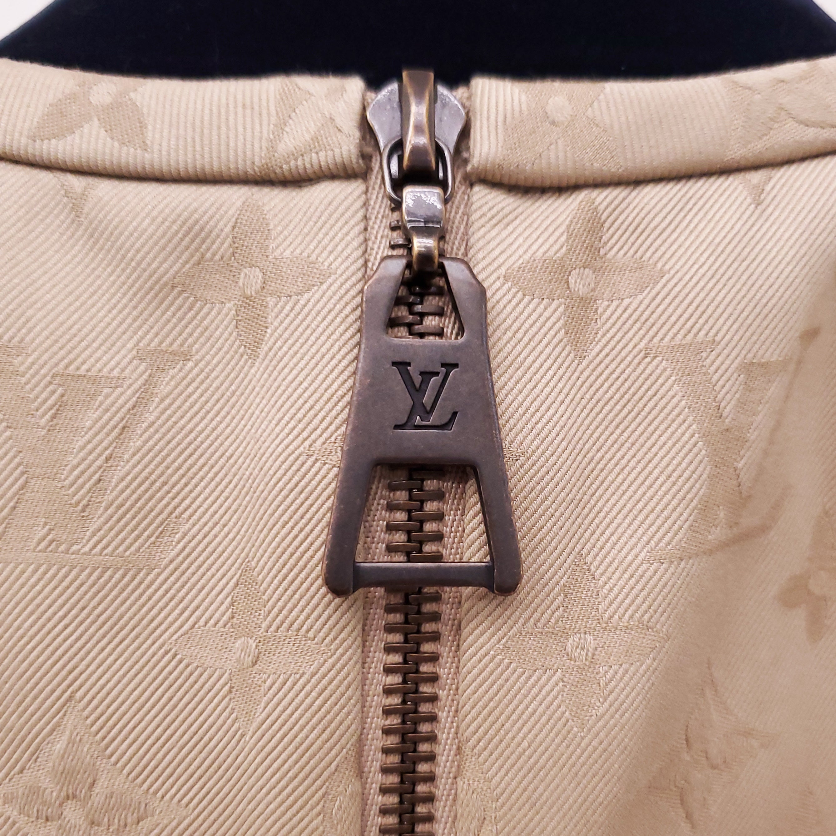 LOUIS VUITTON KHAKI LOGO DRESS WITH BELT - SIZE 40