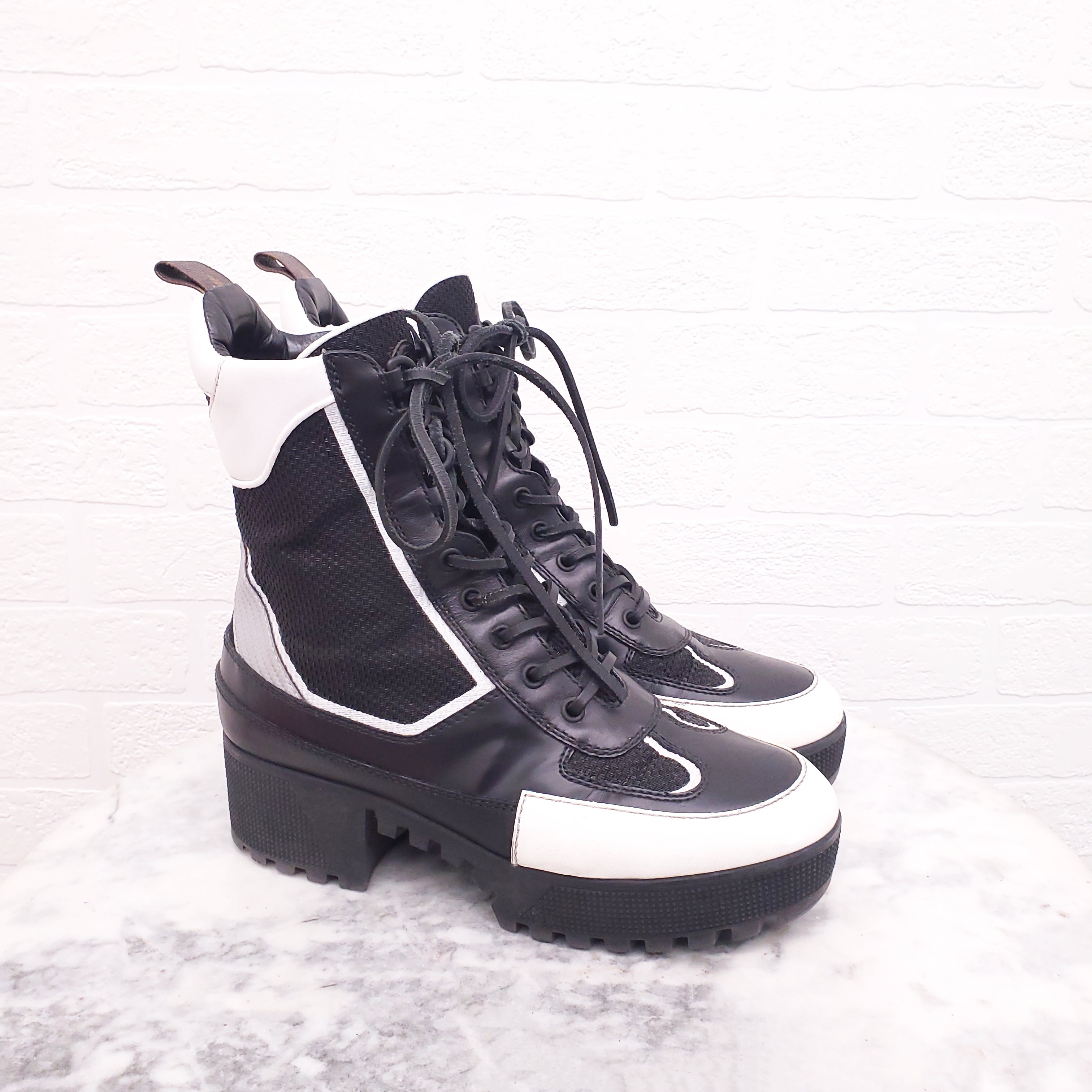 LOUIS VUITTON LAUREATE PLATFORM DESERT BOOTS - SIZE 39