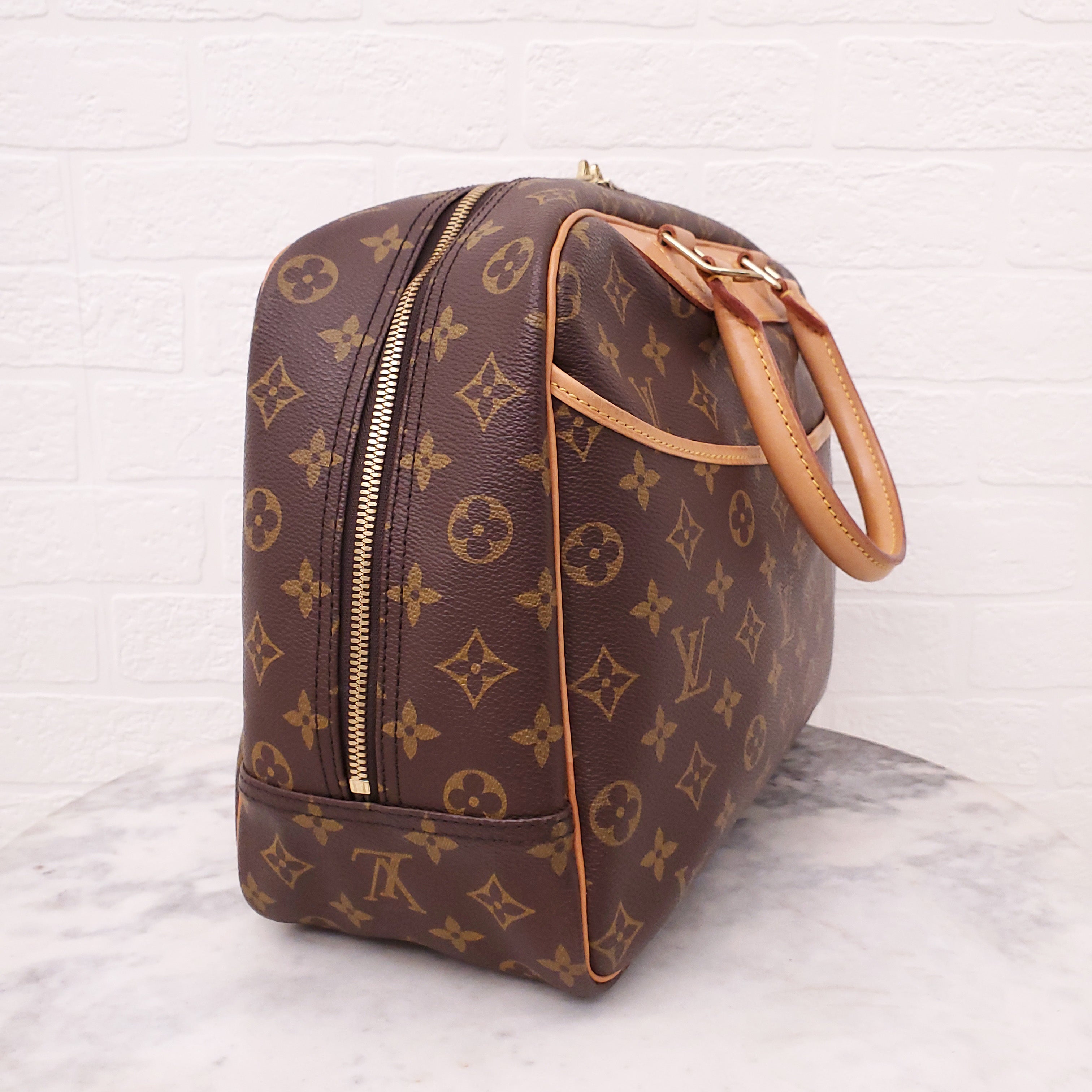 LOUIS VUITTON MONOGRAM DEAUVILLE BAG