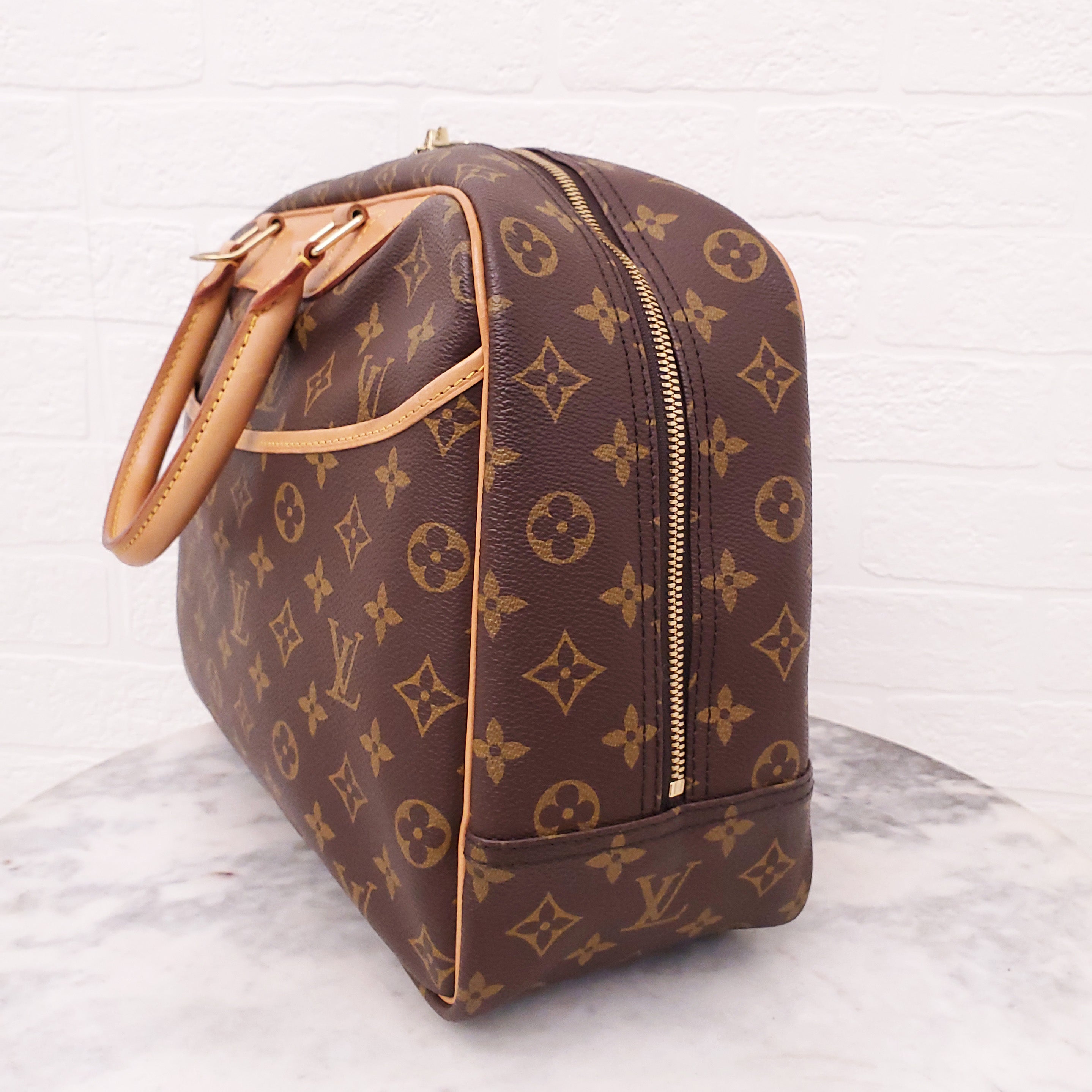LOUIS VUITTON MONOGRAM DEAUVILLE BAG