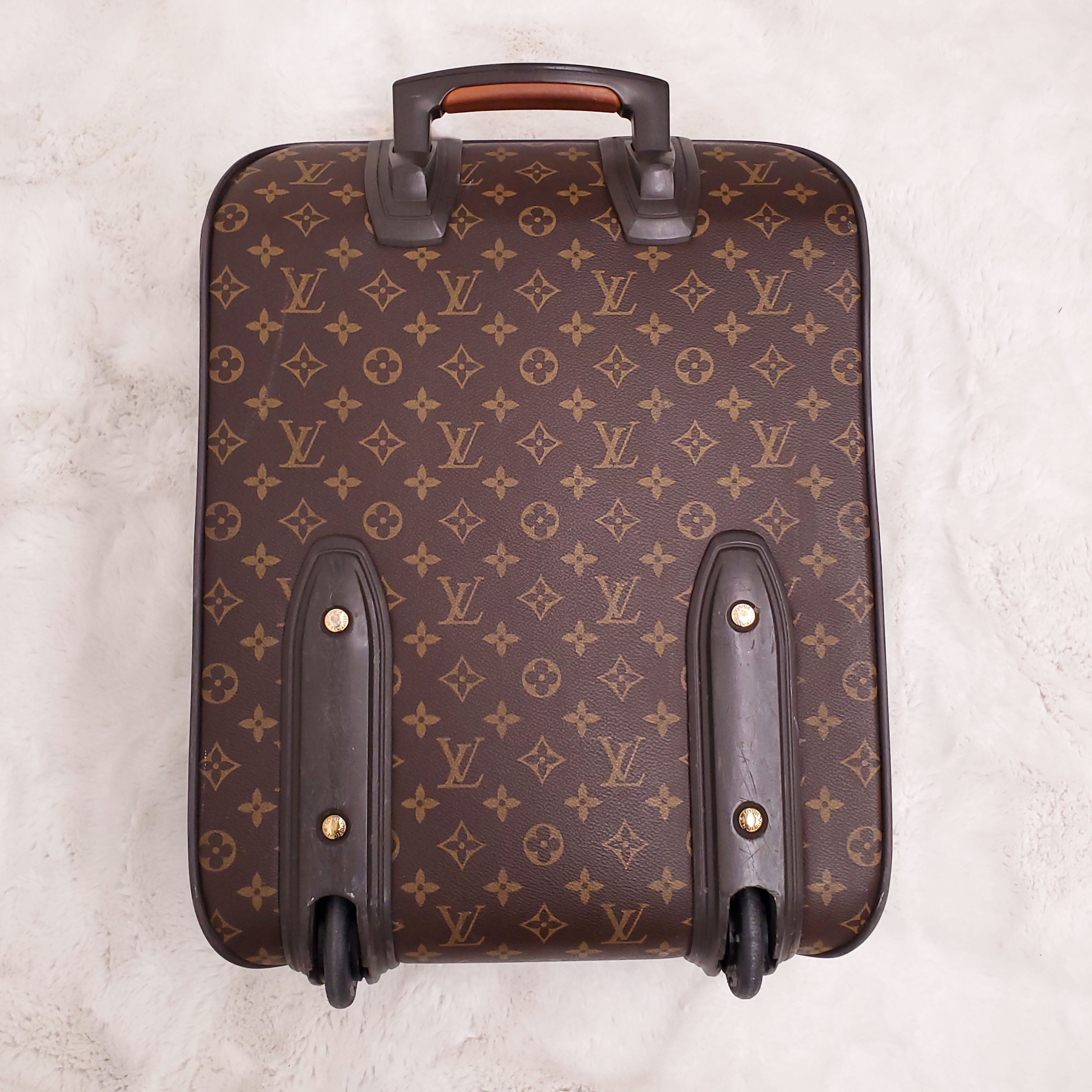 LOUIS VUITTON MONOGRAM ROLLING CARRY ON SUITCASE