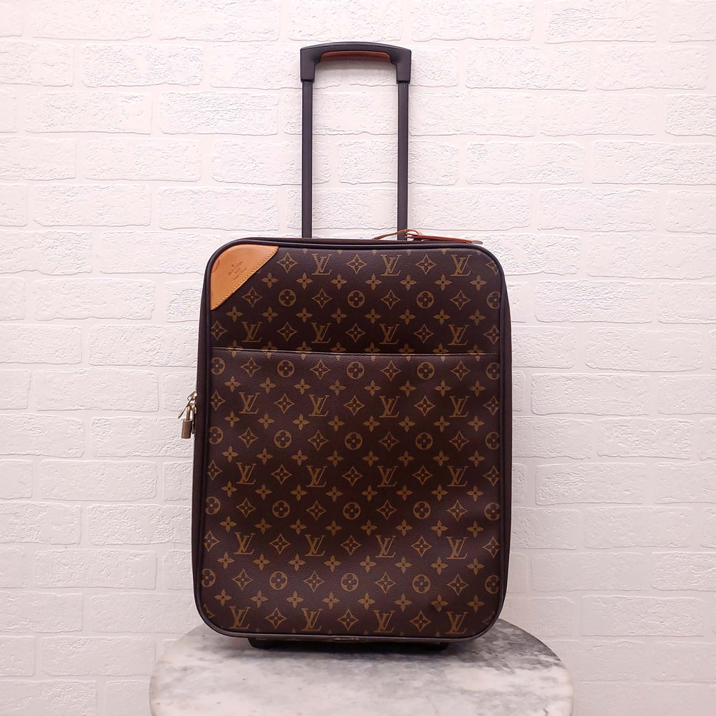 LOUIS VUITTON MONOGRAM ROLLING CARRY ON SUITCASE