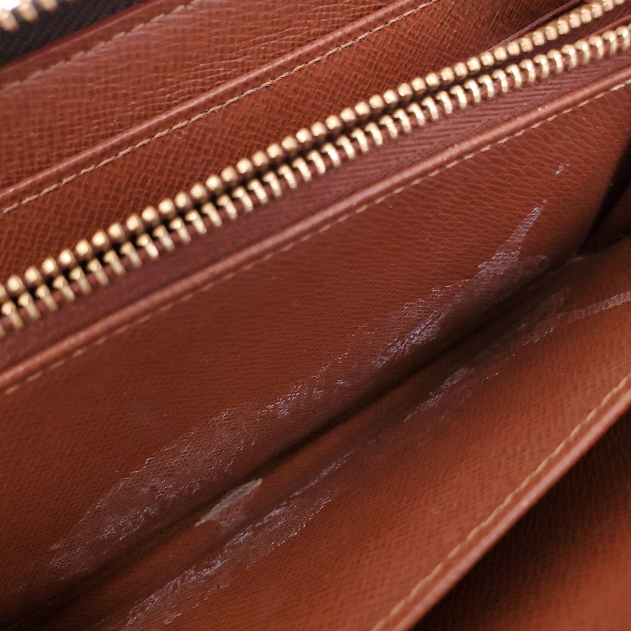 LOUIS VUITTON MONOGRAM ZIP-AROUND WALLET