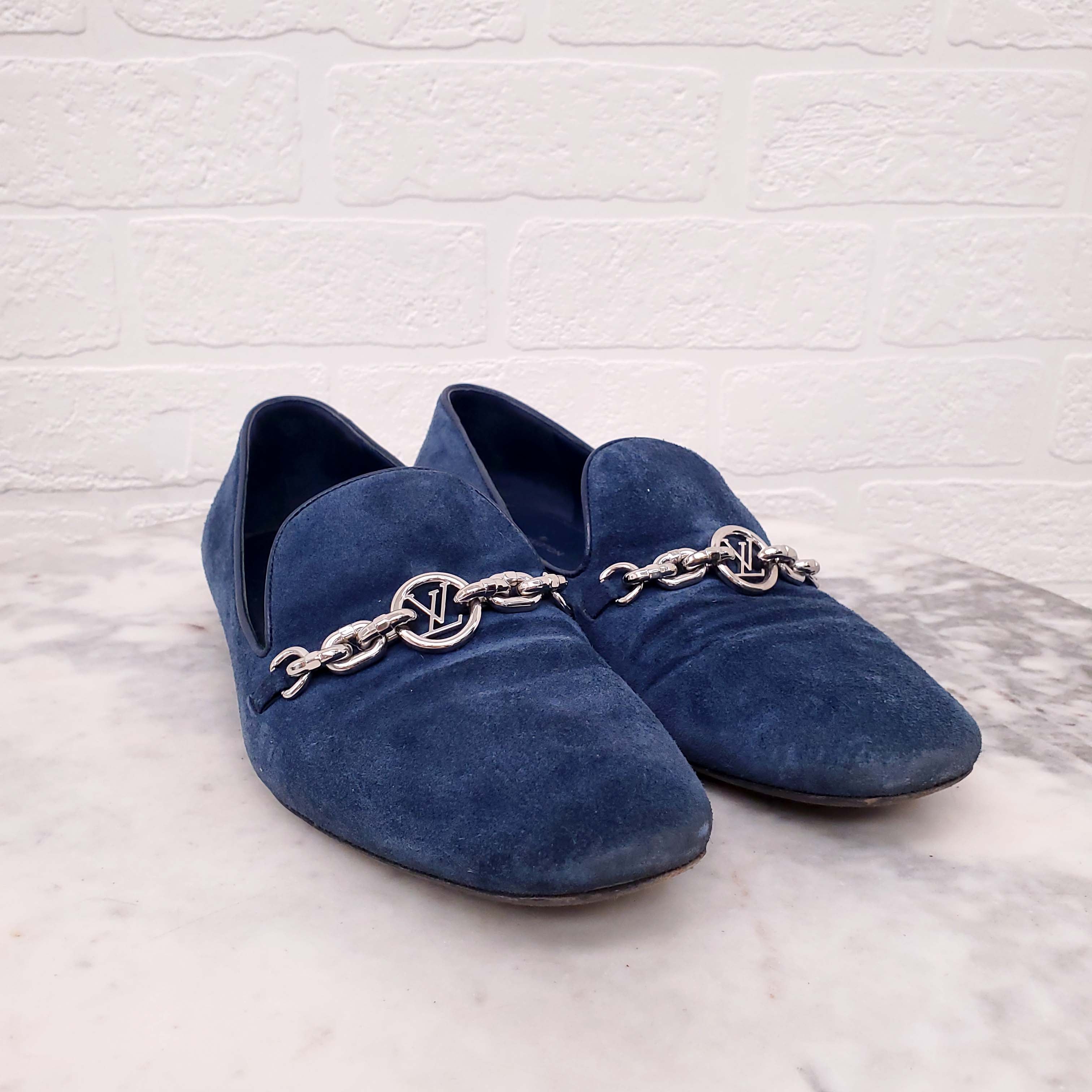 LOUIS VUITTON NAVY SUEDE LOAFERS WITH CHAIN LOGO - SIZE 36