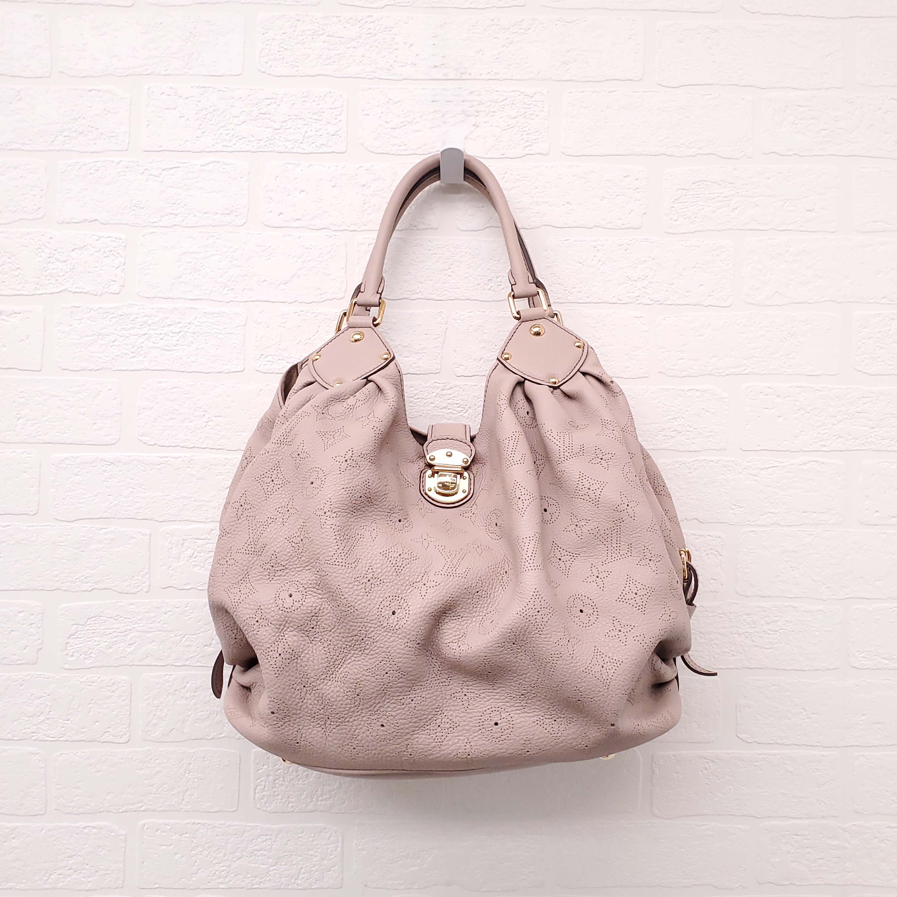 LOUIS VUITTON PALE PINK LEATHER MONOGRAM 'MAHINA' BAG
