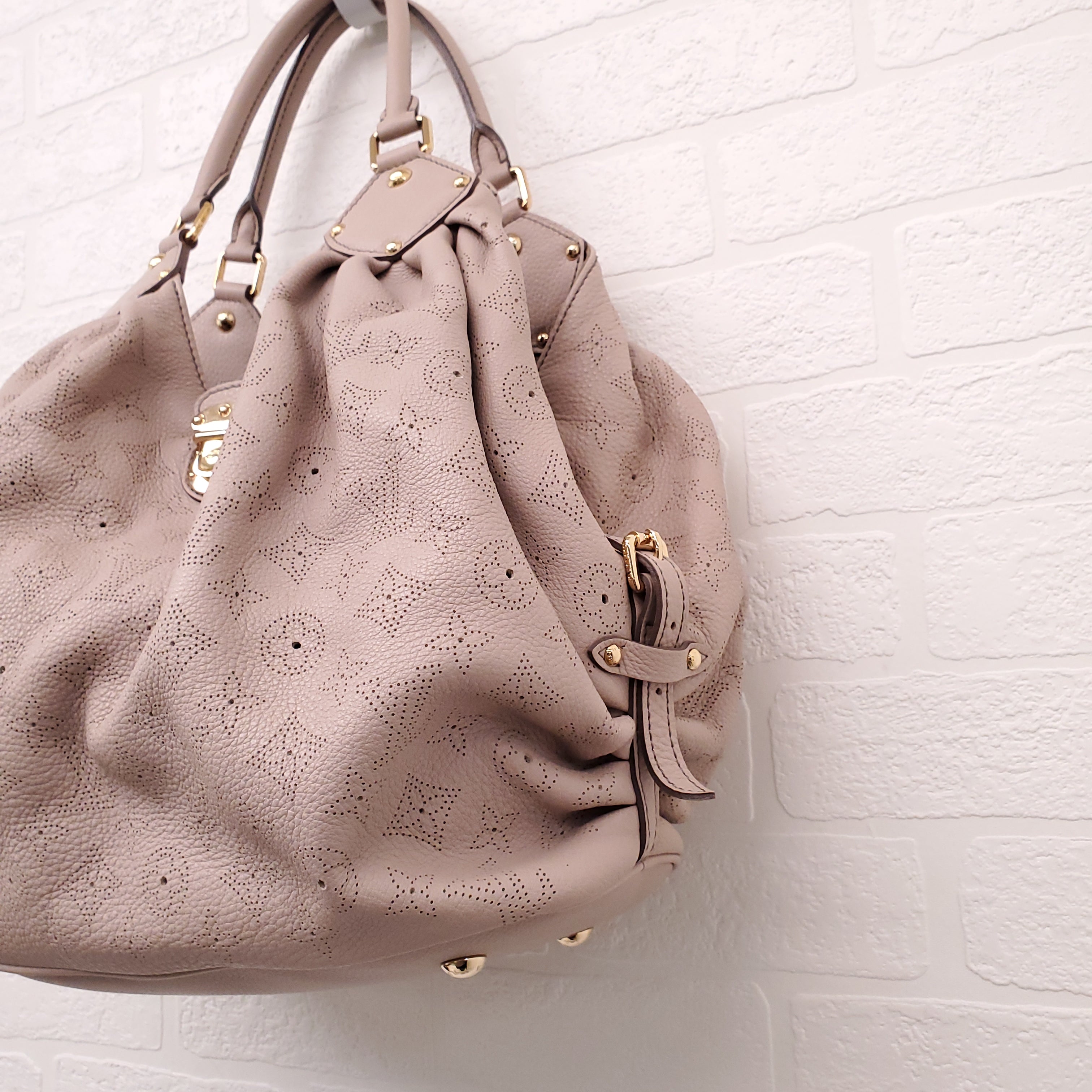 LOUIS VUITTON PALE PINK LEATHER MONOGRAM 'MAHINA' BAG