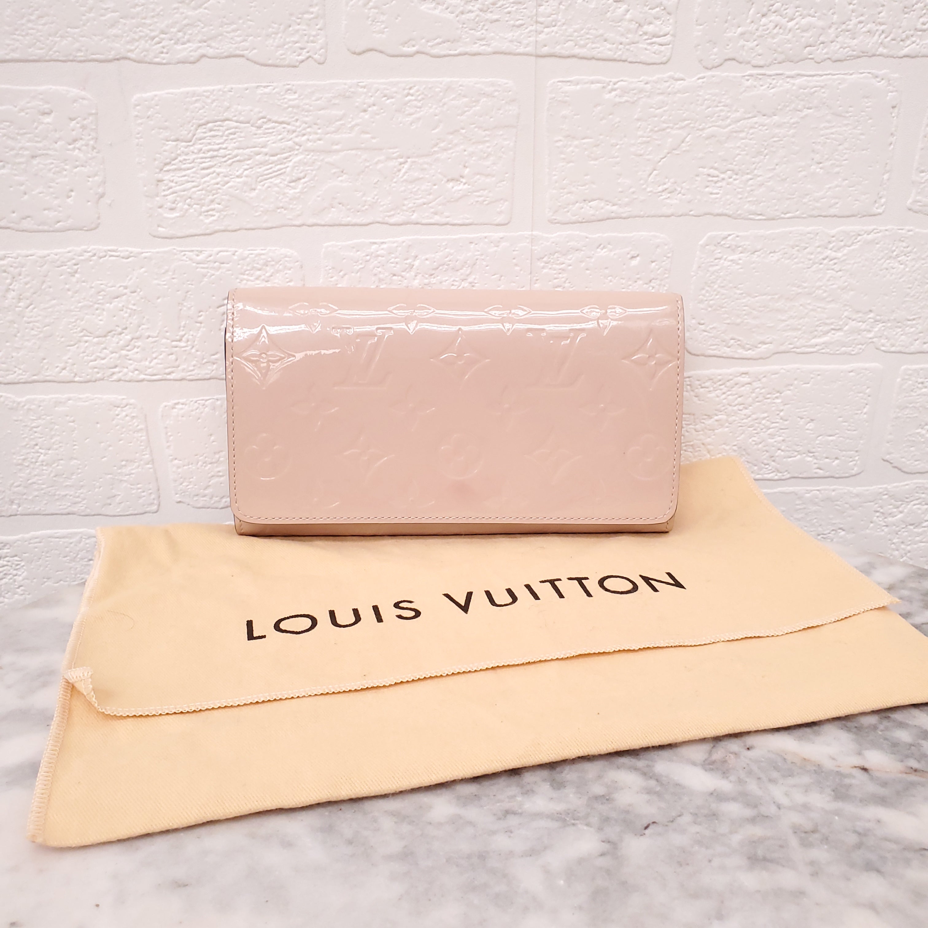 LOUIS VUITTON PALE PINK PATENT MONOGRAM WALLET ON CHAIN