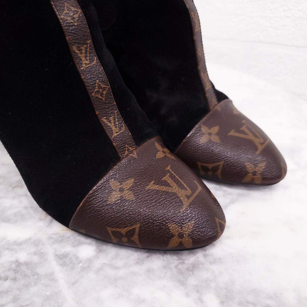 LOUIS VUITTON SUEDE LOGO BOOTS - SIZE 37