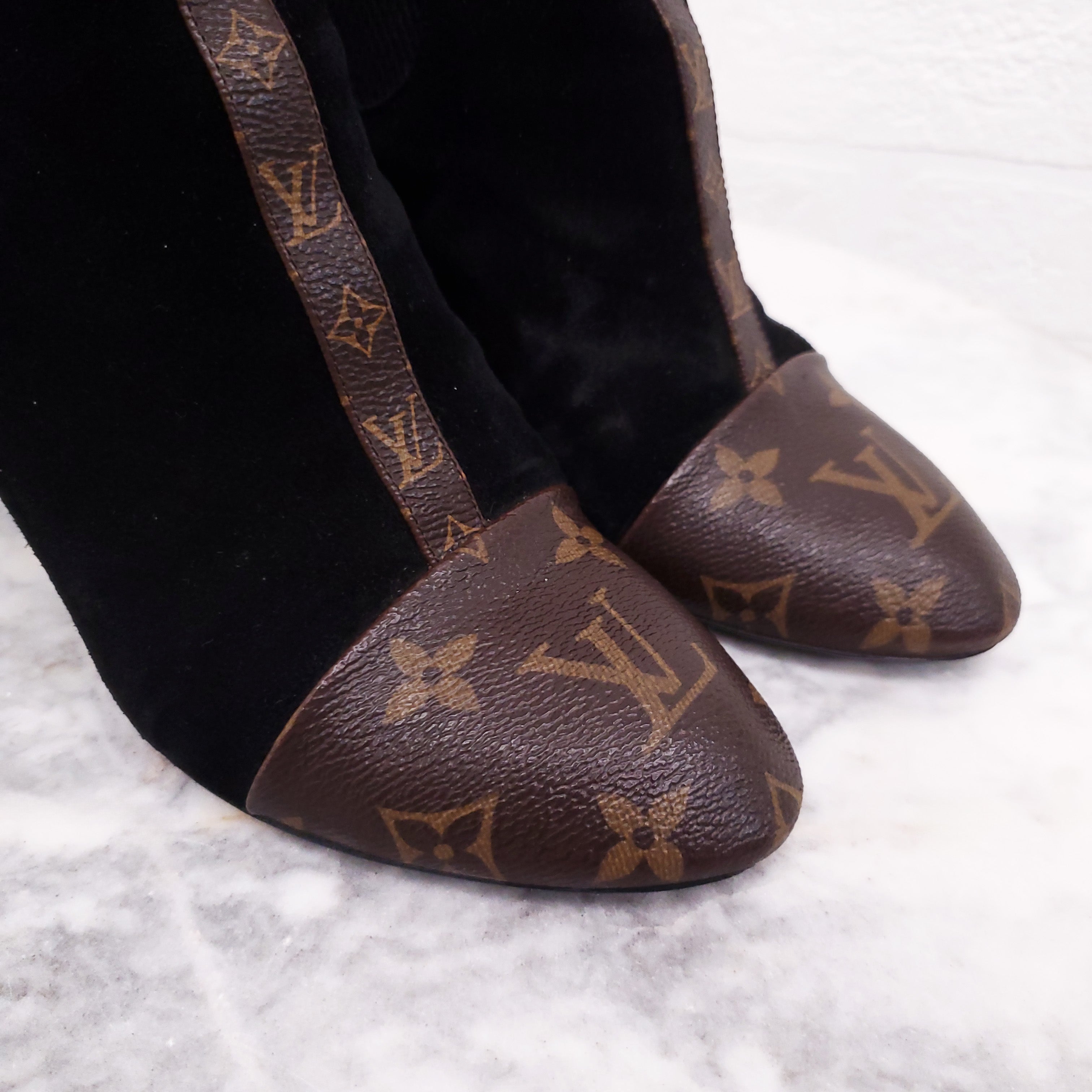 LOUIS VUITTON SUEDE LOGO BOOTS - SIZE 37