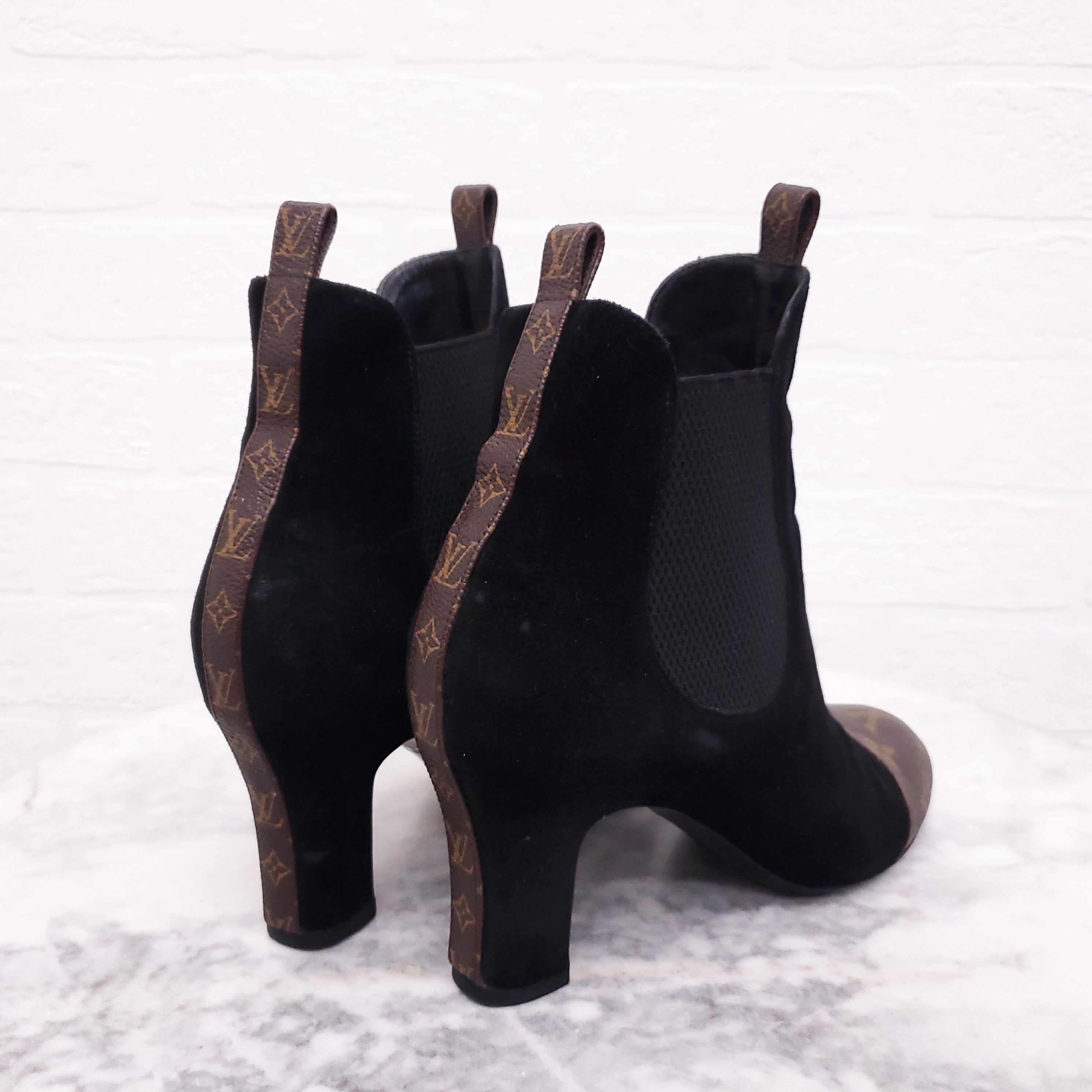 LOUIS VUITTON SUEDE LOGO BOOTS - SIZE 37