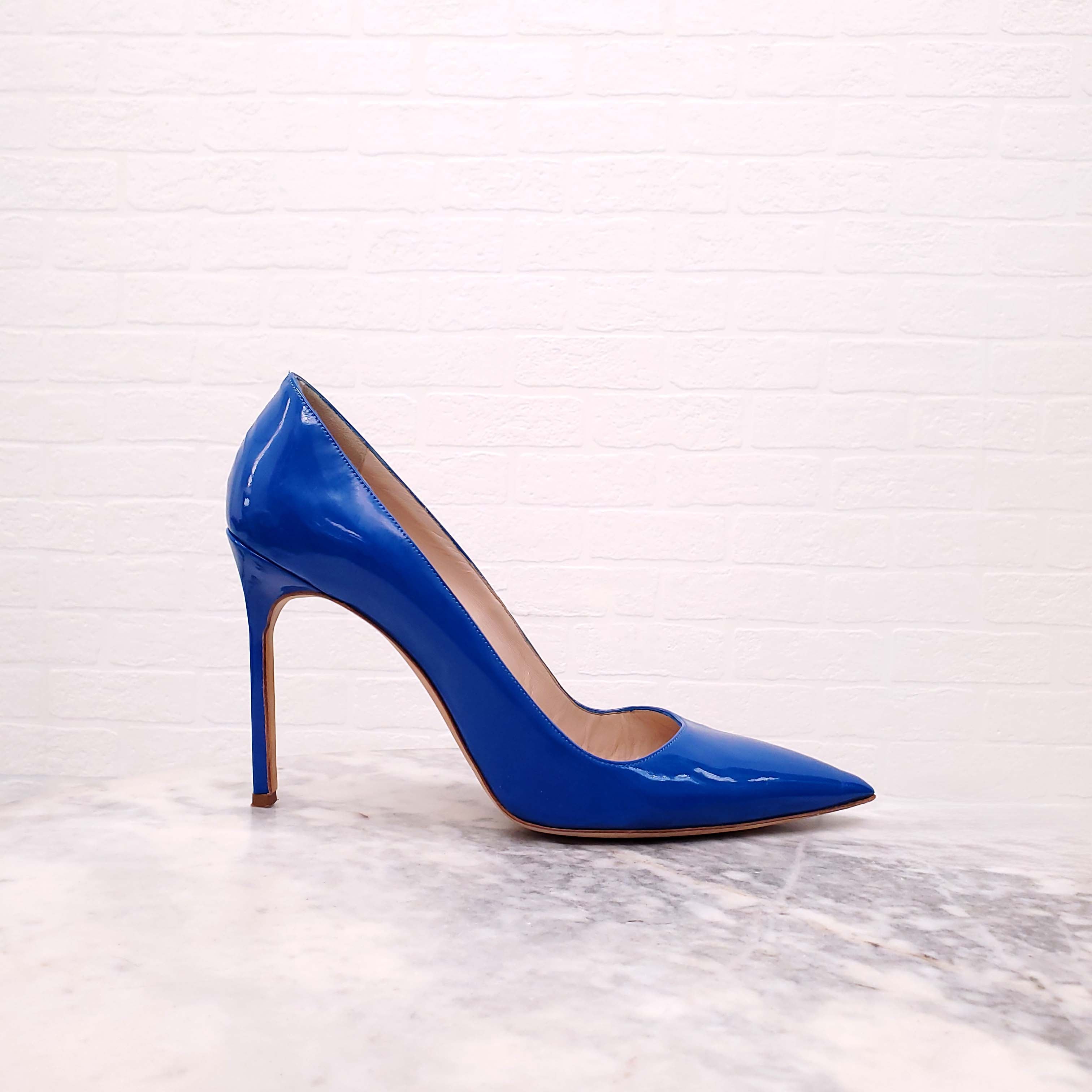 MANOLO BLAHNIK BRIGHT BLUE PATENT HEELS - SIZE 42
