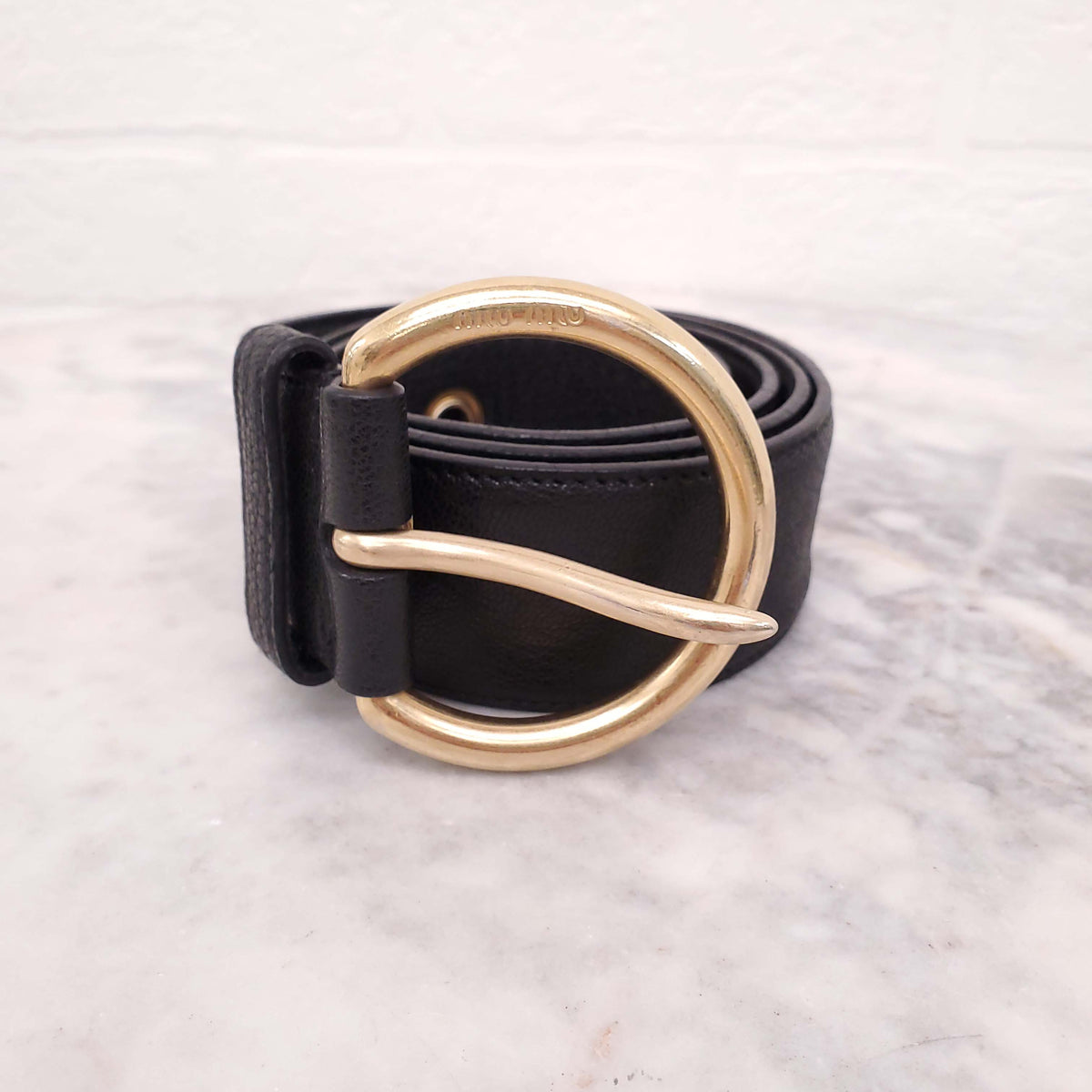 MIU MIU GOLD BUCKLE BLACK LEATHER BELT - SIZE 80 – Rewind  display picture 1