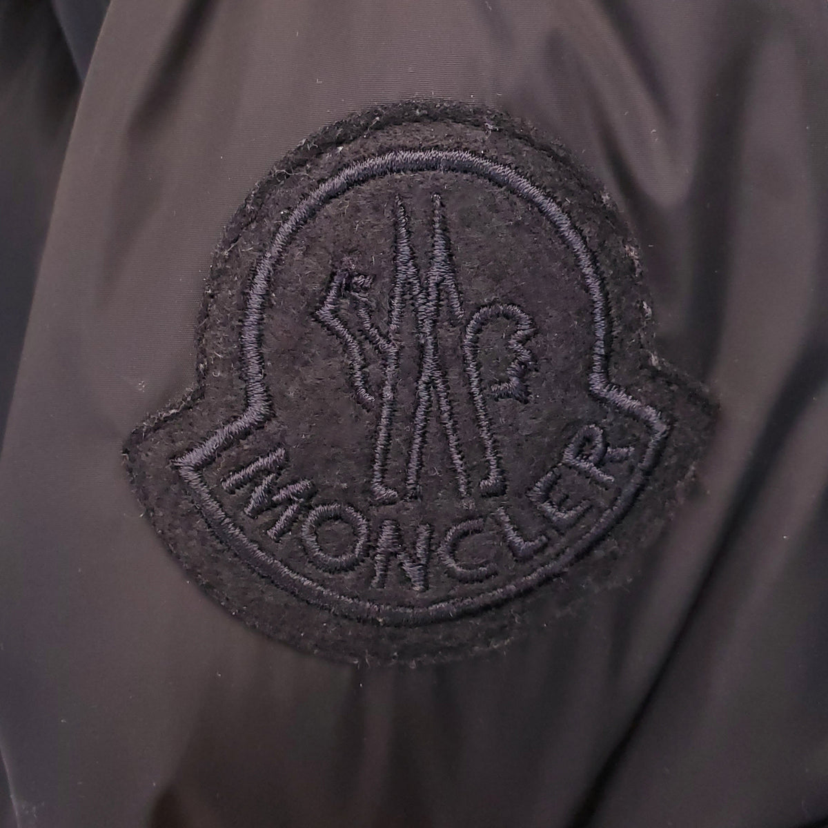MONCLER BLACK PUFFER JACKET WITH VELVET HOOD DETAIL - SIZE 2