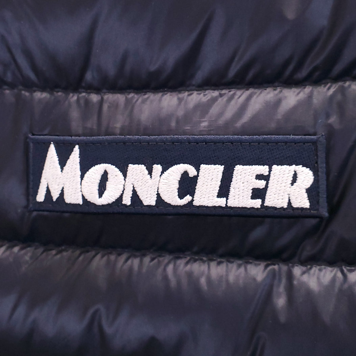 MONCLER NAVY PUFFER JACKET WITH RED AND BLUE ZIPPER AND LOGO - SIZE 1