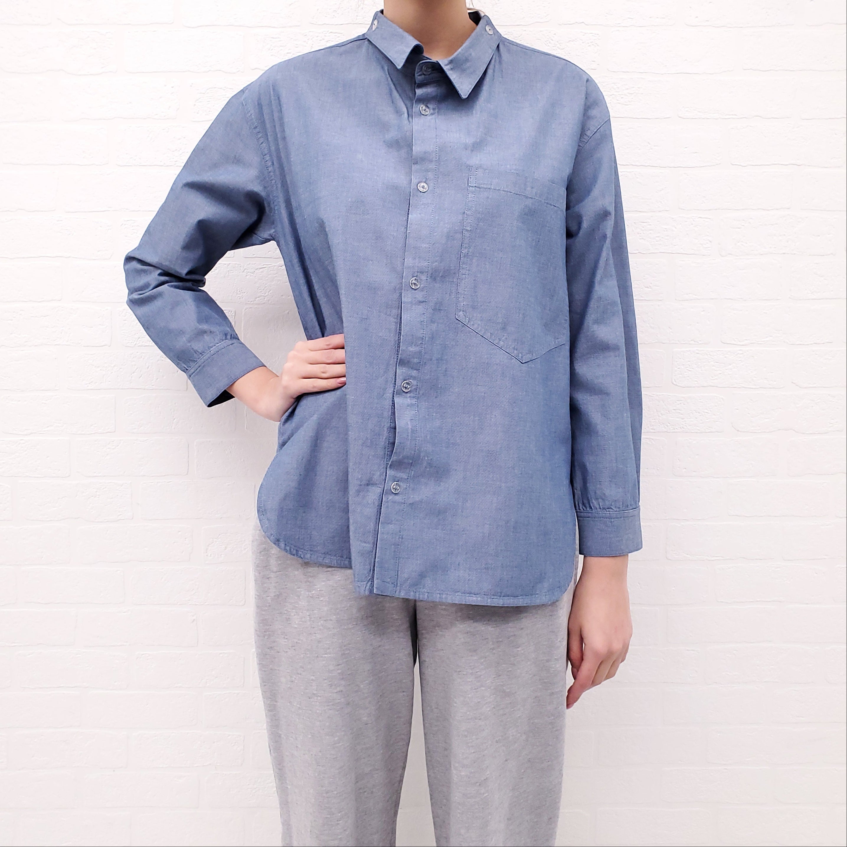 MONIQUE VAN HEIST DENIM EFFECT BUTTON UP BLOUSE - SIZE XS
