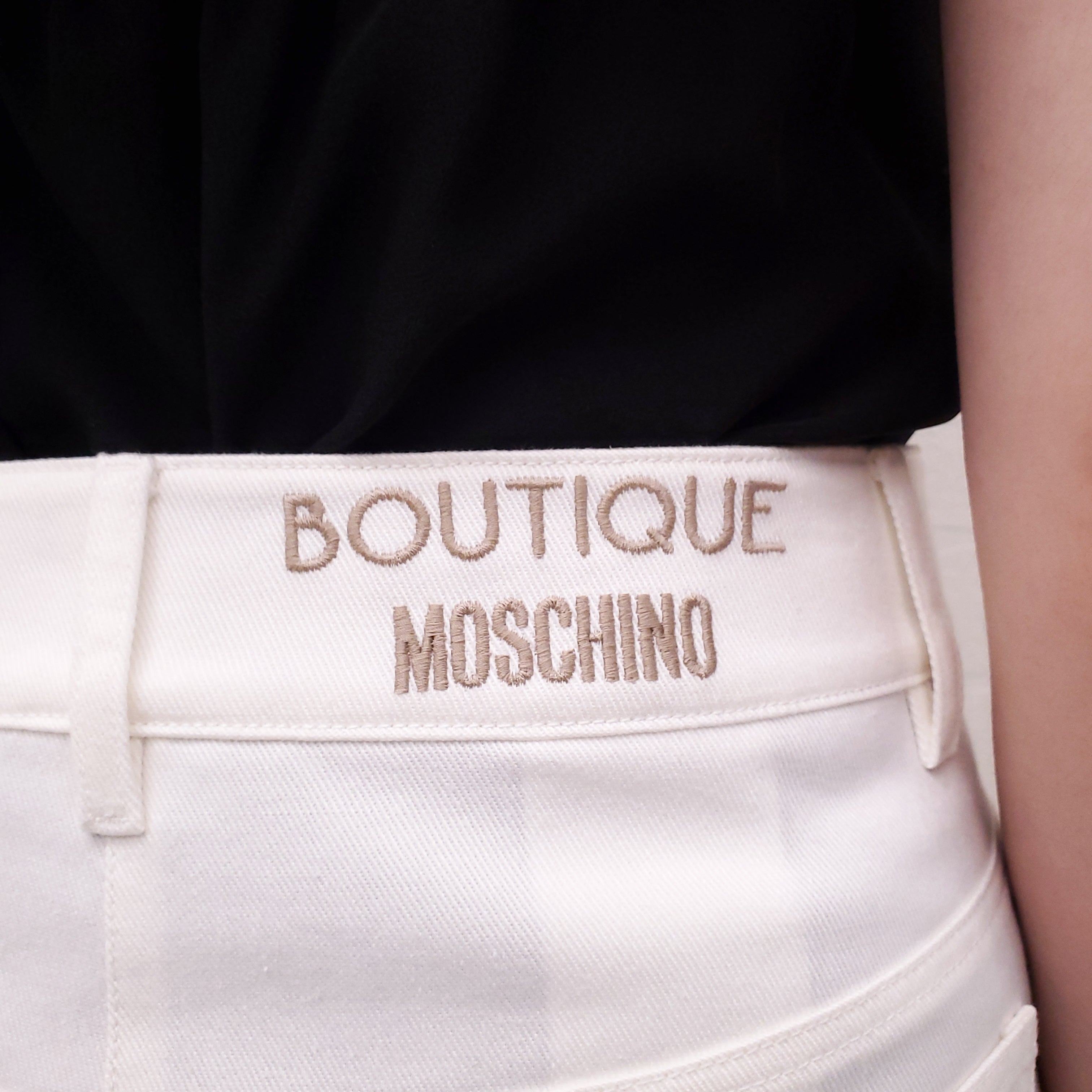 MOSCHINO FLORAL SHORTS - SIZE 42