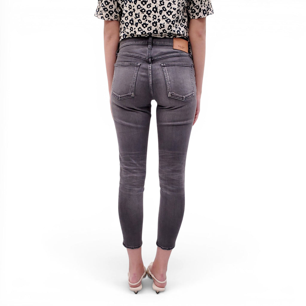 MOUSSY VINTAGE GREY LIGHTLY DISTRESSED JEANS - SIZE 26