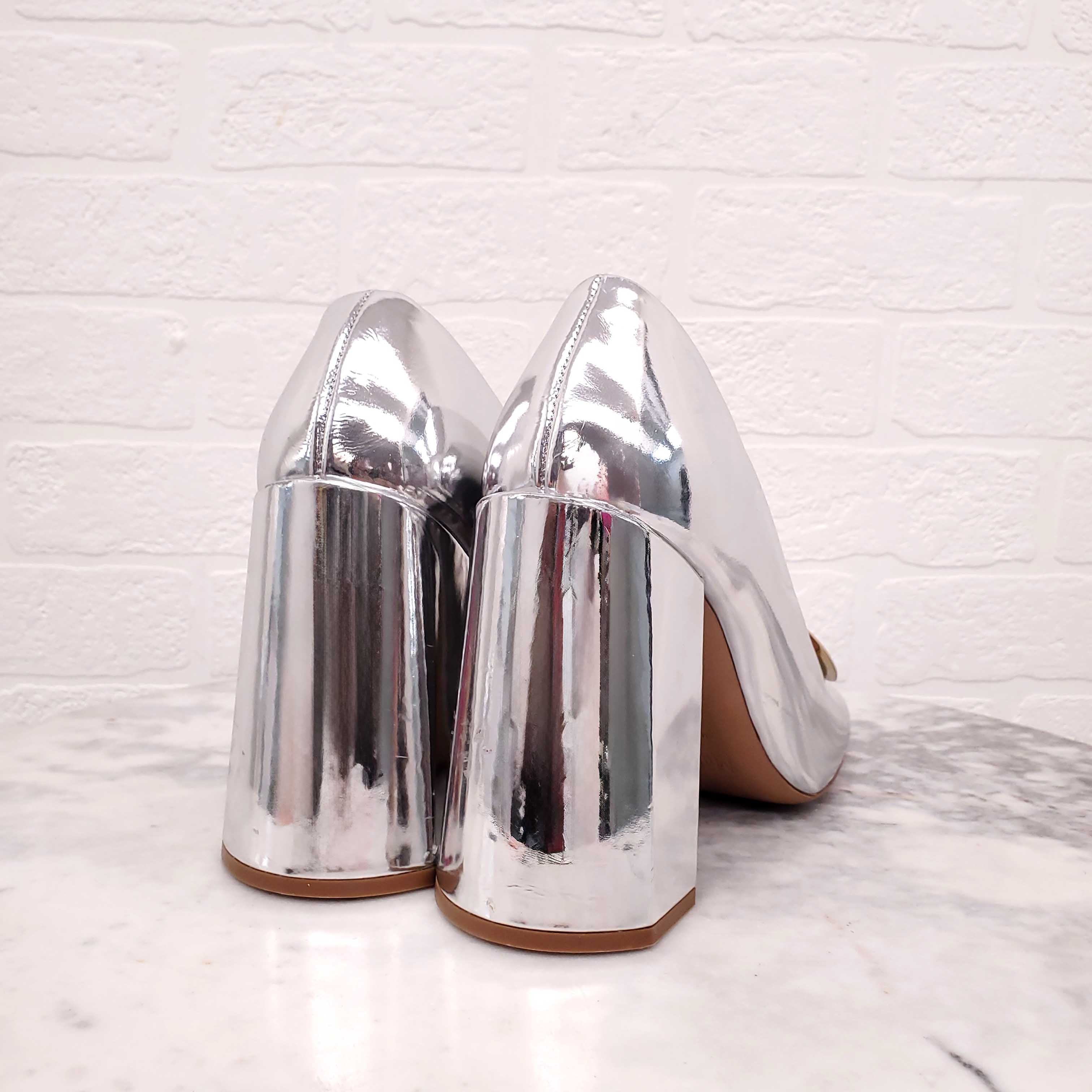 MULBERRY SILVER HEELS WITH GOLD PLAQUE AND BLOCK HEEL - SIZE 39