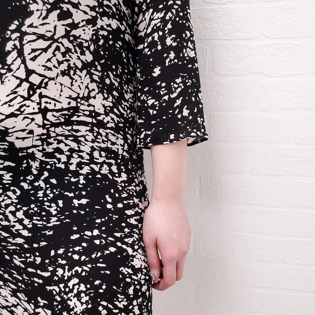 NILI LOTAN BLACK AND WHITE PRINTED LONG SLEEVE DRESS - SIZE XS