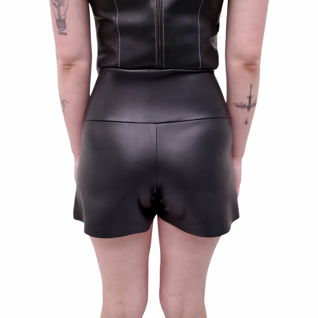 NORMA KAMALI BLACK VEGAN LEATHER SHORTS - SIZE XS