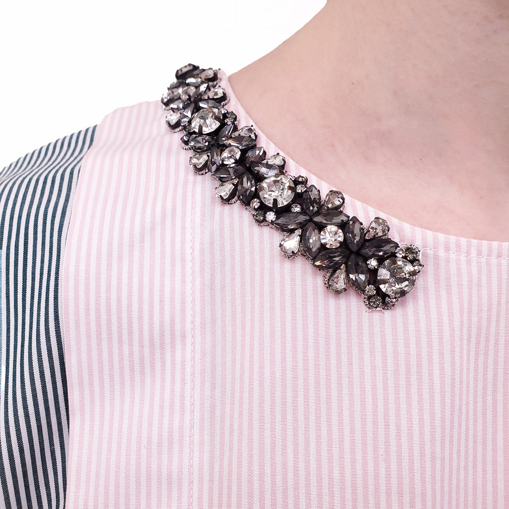 Nº21 TWO-TONED STRIPED BLOUSE WITH CRYSTAL NECKLINE DETAIL - SIZE 46
