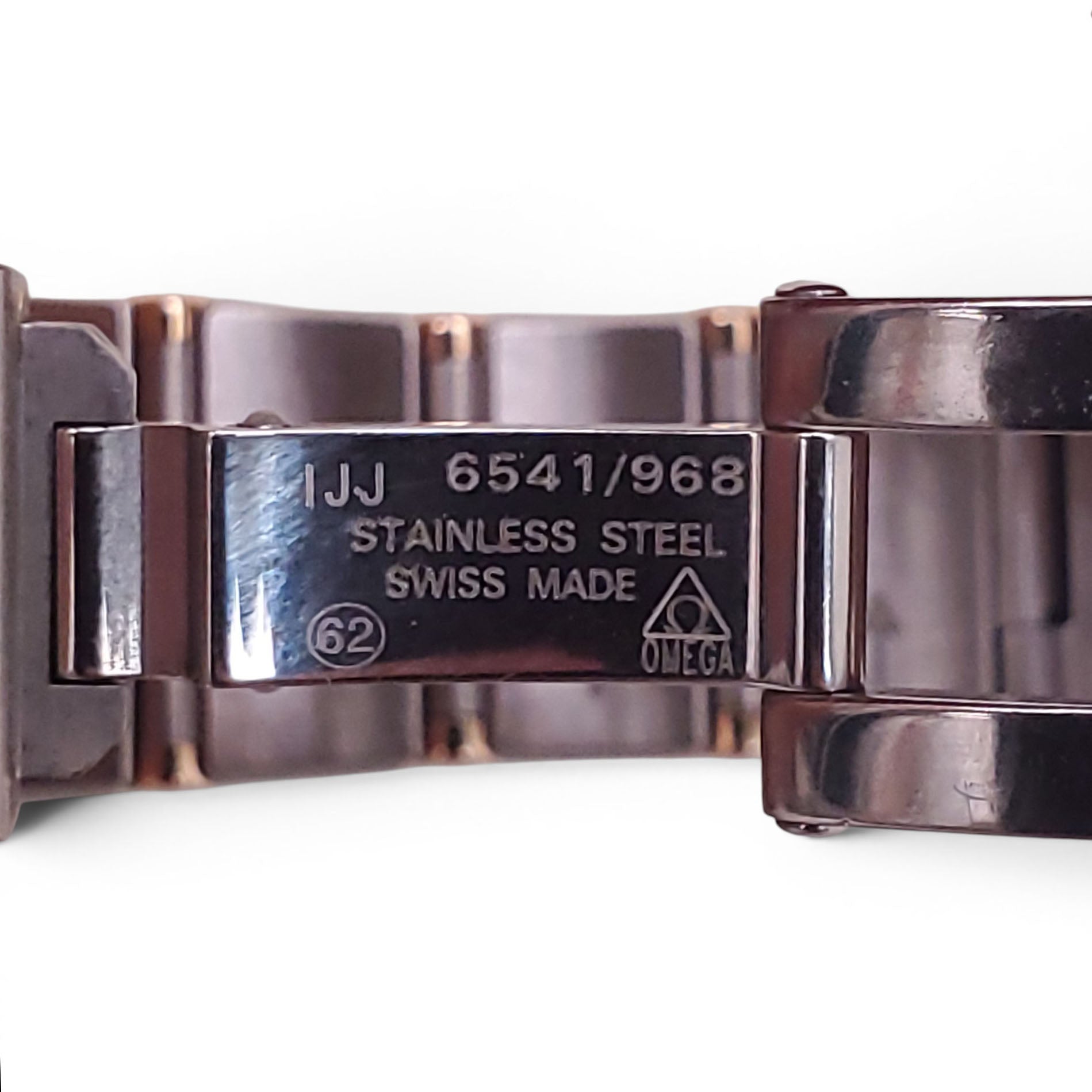 OMEGA 25MM CONSTELLATION 18K GOLD DIAMOND AND MOTHER OF PEARL WATCH