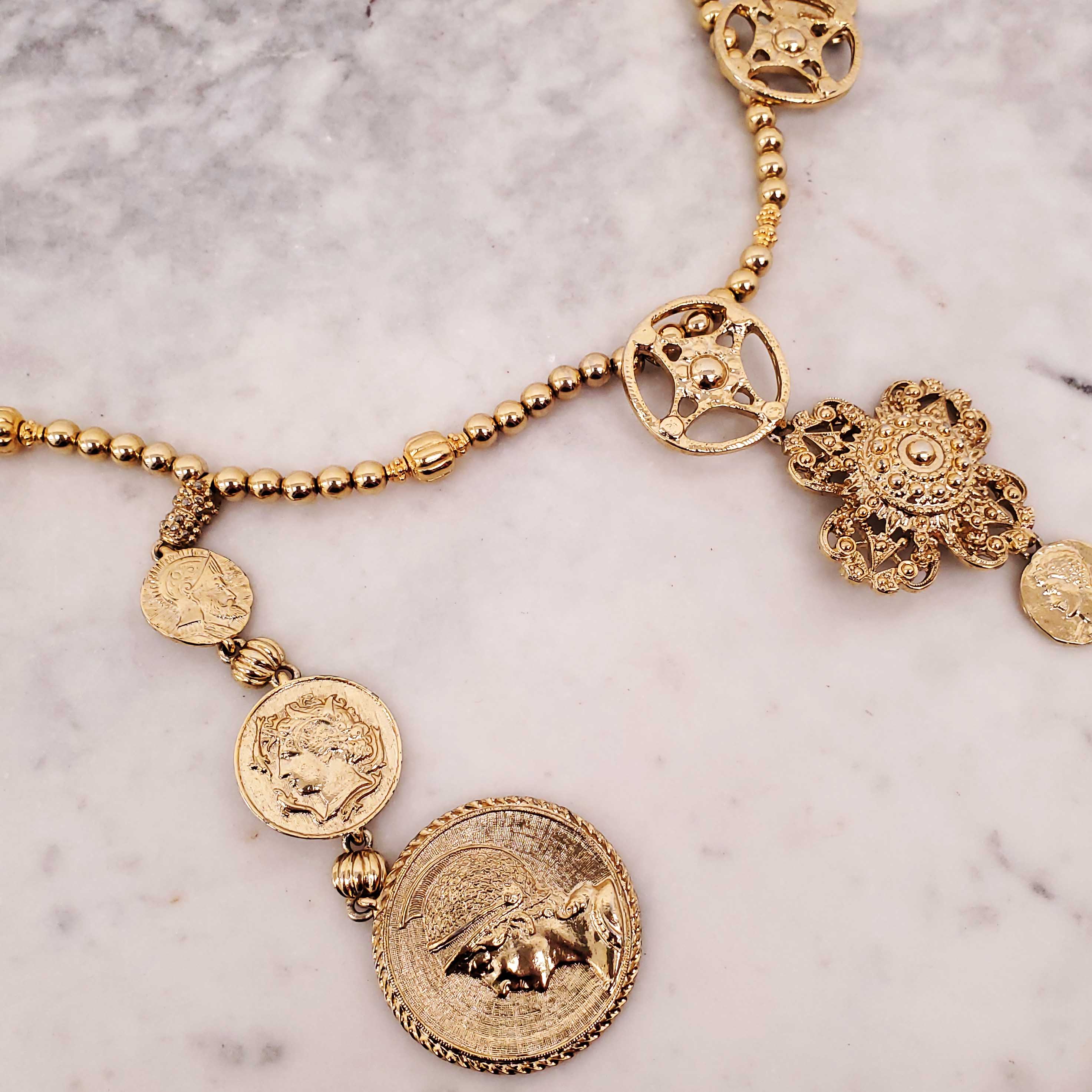 OSCAR DE LA RENTA MEDALLION NECKLACE