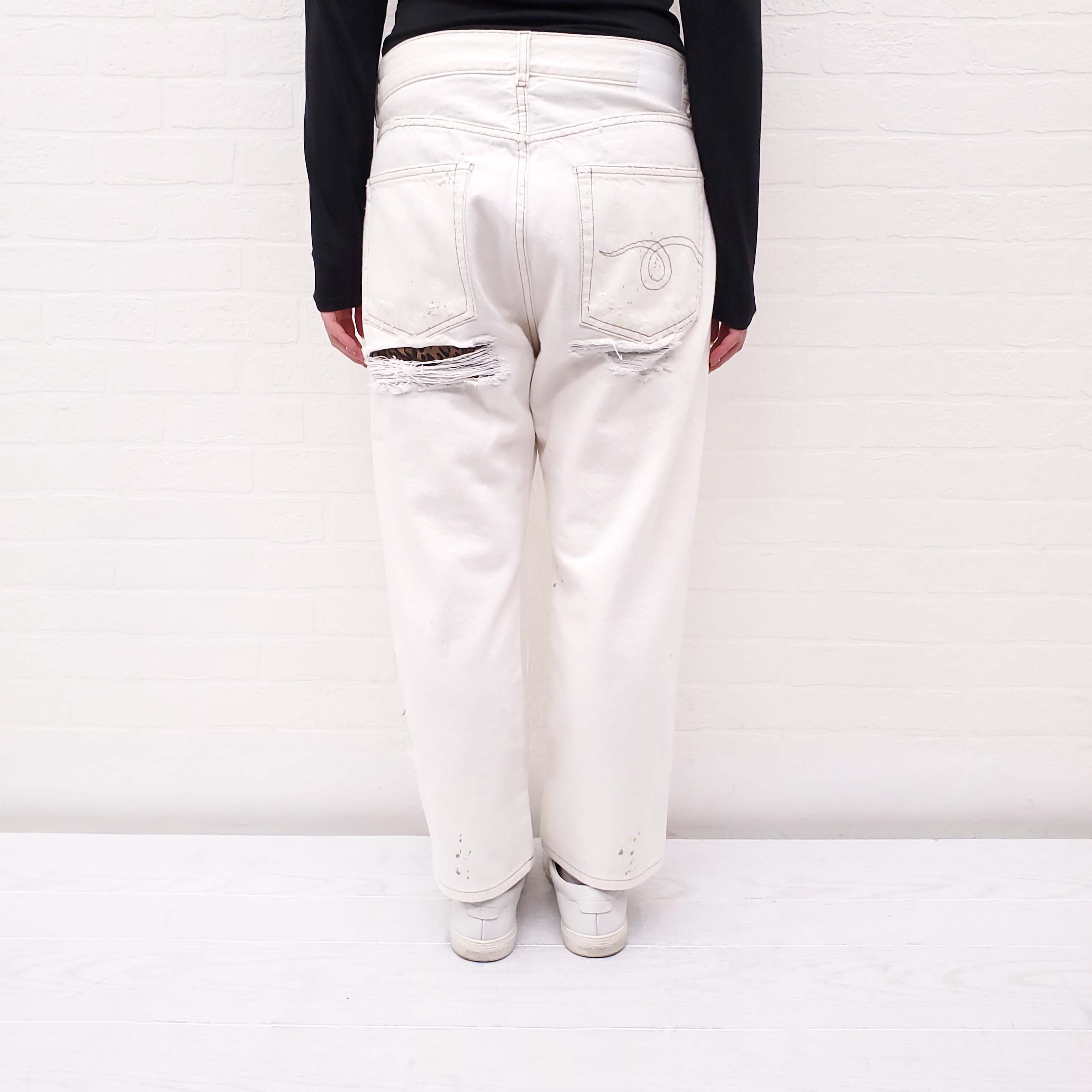 R13 CREAM DISTRESSED 'BOYFRIEND' JEANS WITH LEOPARD DETAIL - SIZE 27o
