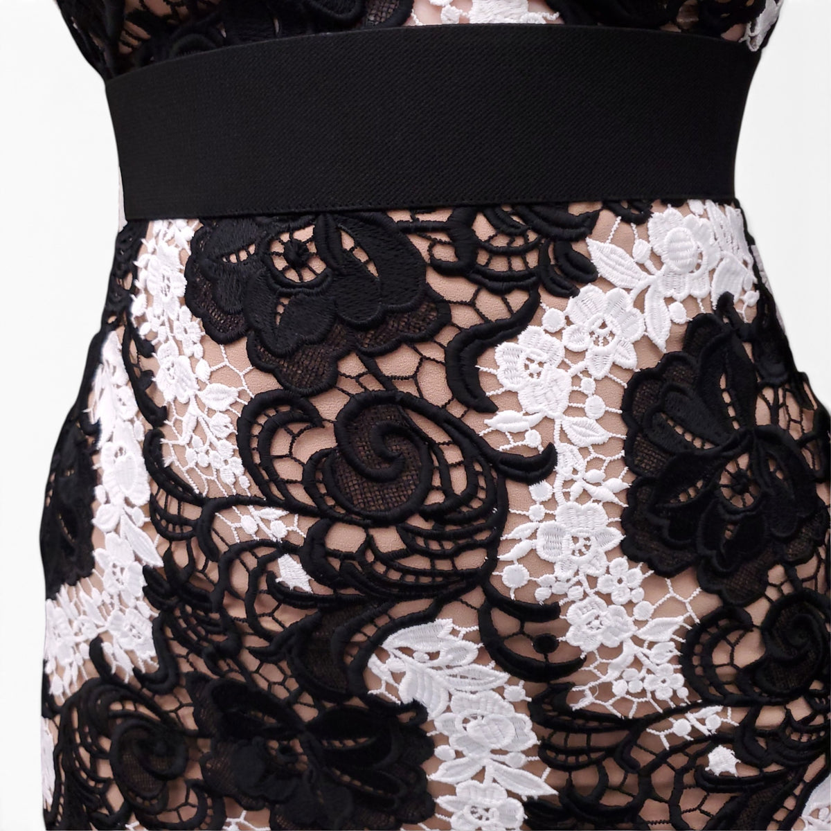 SELF PORTRAIT BLACK AND WHITE LACE DRESS - SIZE 2