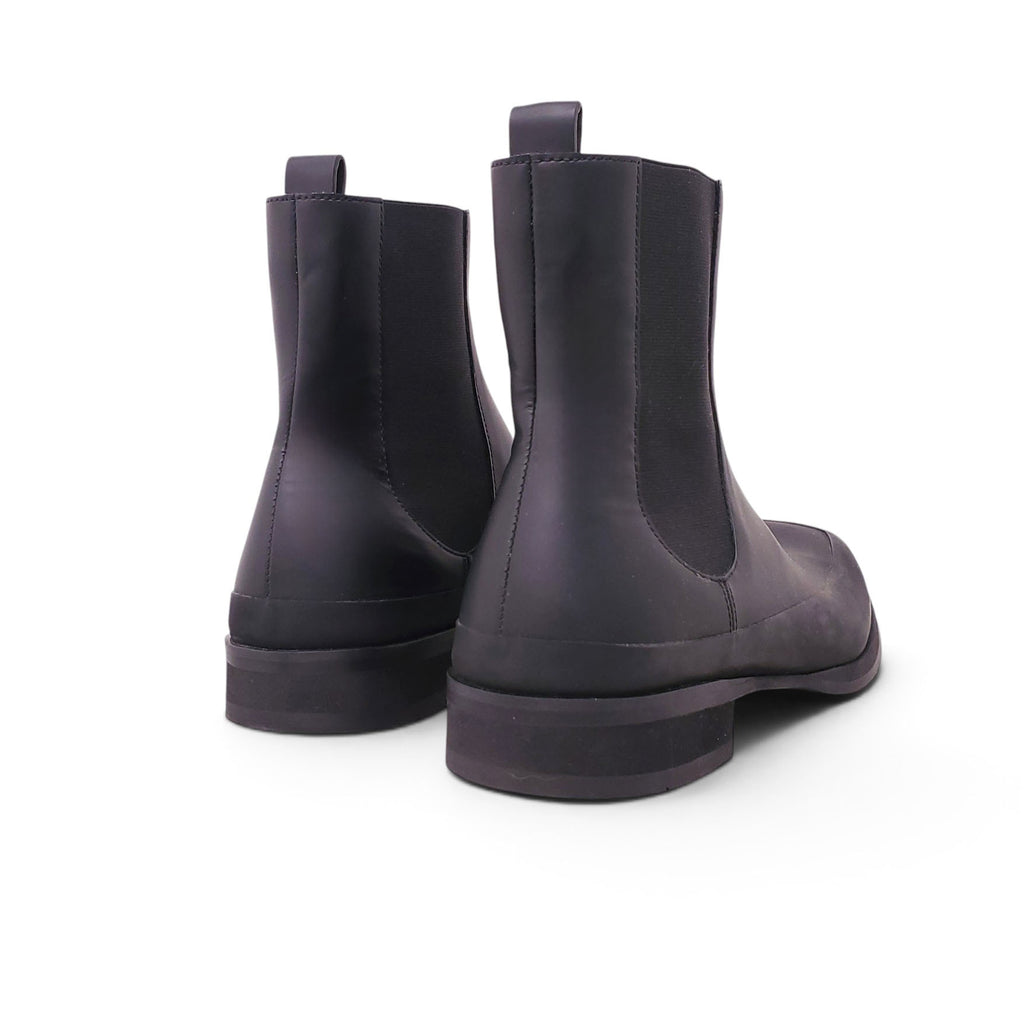 THE ROW BLACK CHELSEA BOOTS - SIZE 37.5