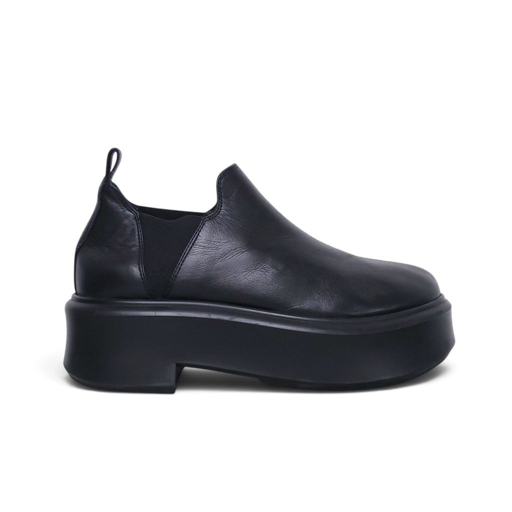 THE ROW BLACK ROBIN LEATHER CHElSEA BOOTS - SIZE 38