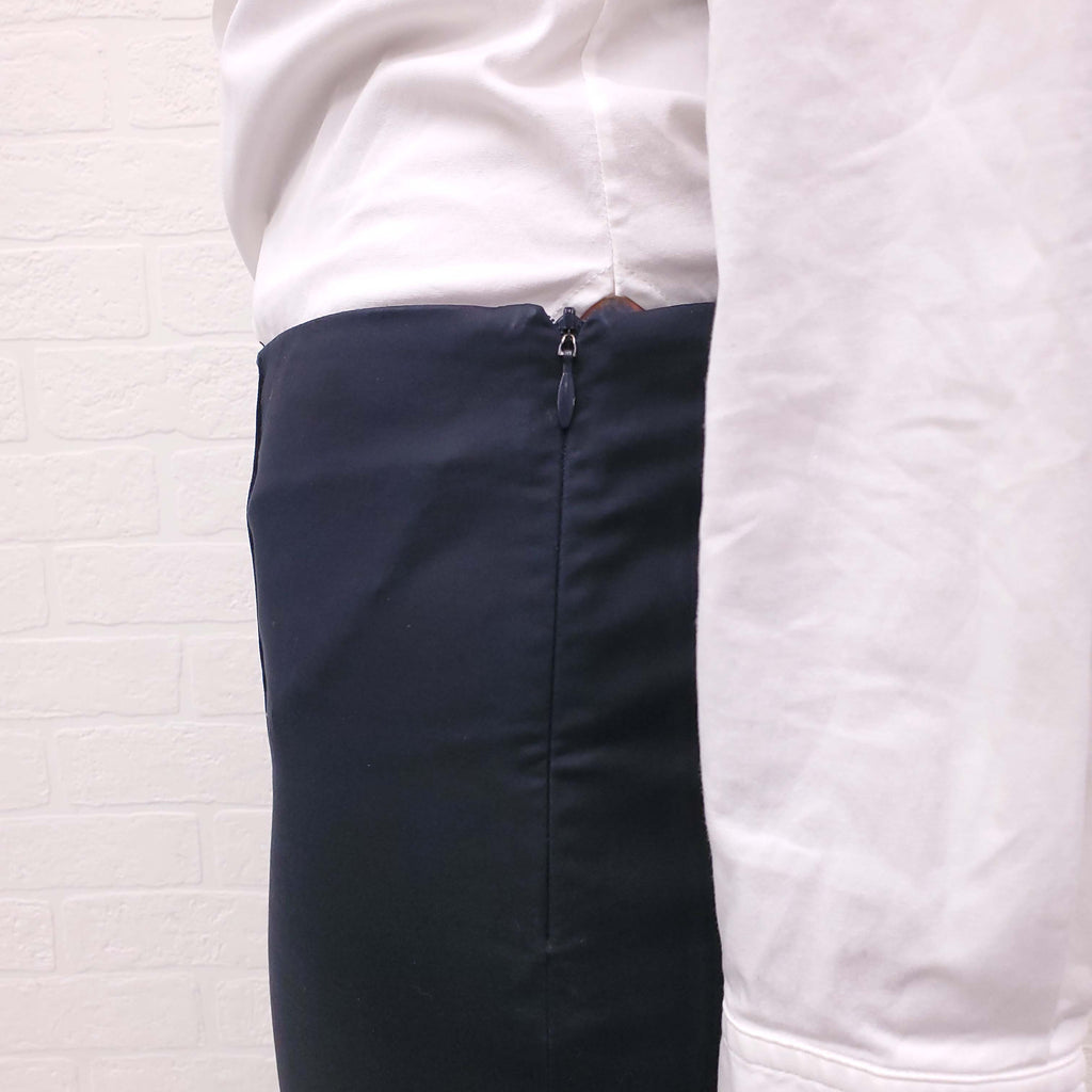 THE ROW NAVY PLEATED PANTS WITH SIZE ZIPPER - SIZE 2