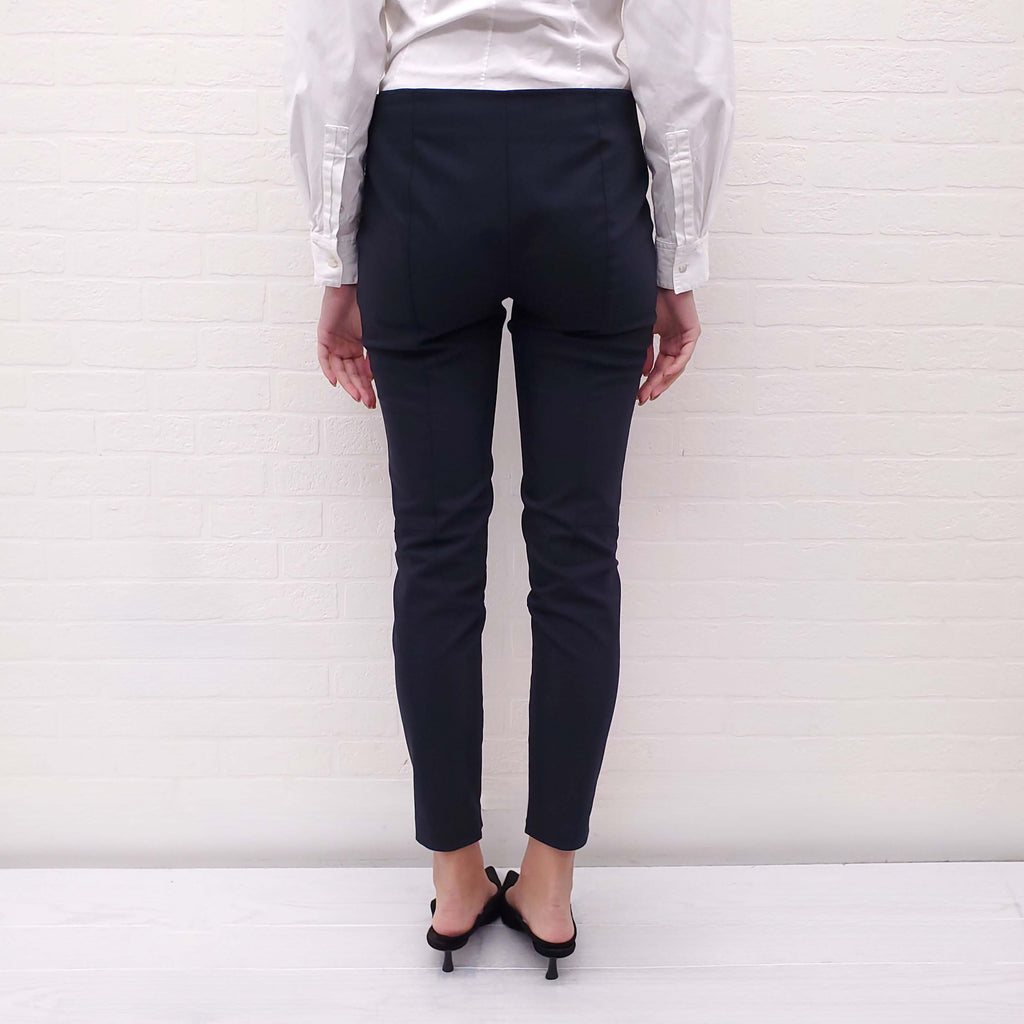 THE ROW NAVY PLEATED PANTS WITH STITCHING DETAIL - SIZE M