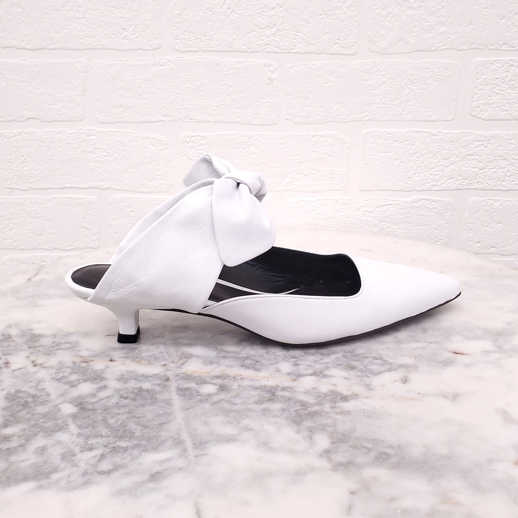 THE ROW WHITE LEATHER KITTEN HEEL WITH BOW - SIZE 35.5