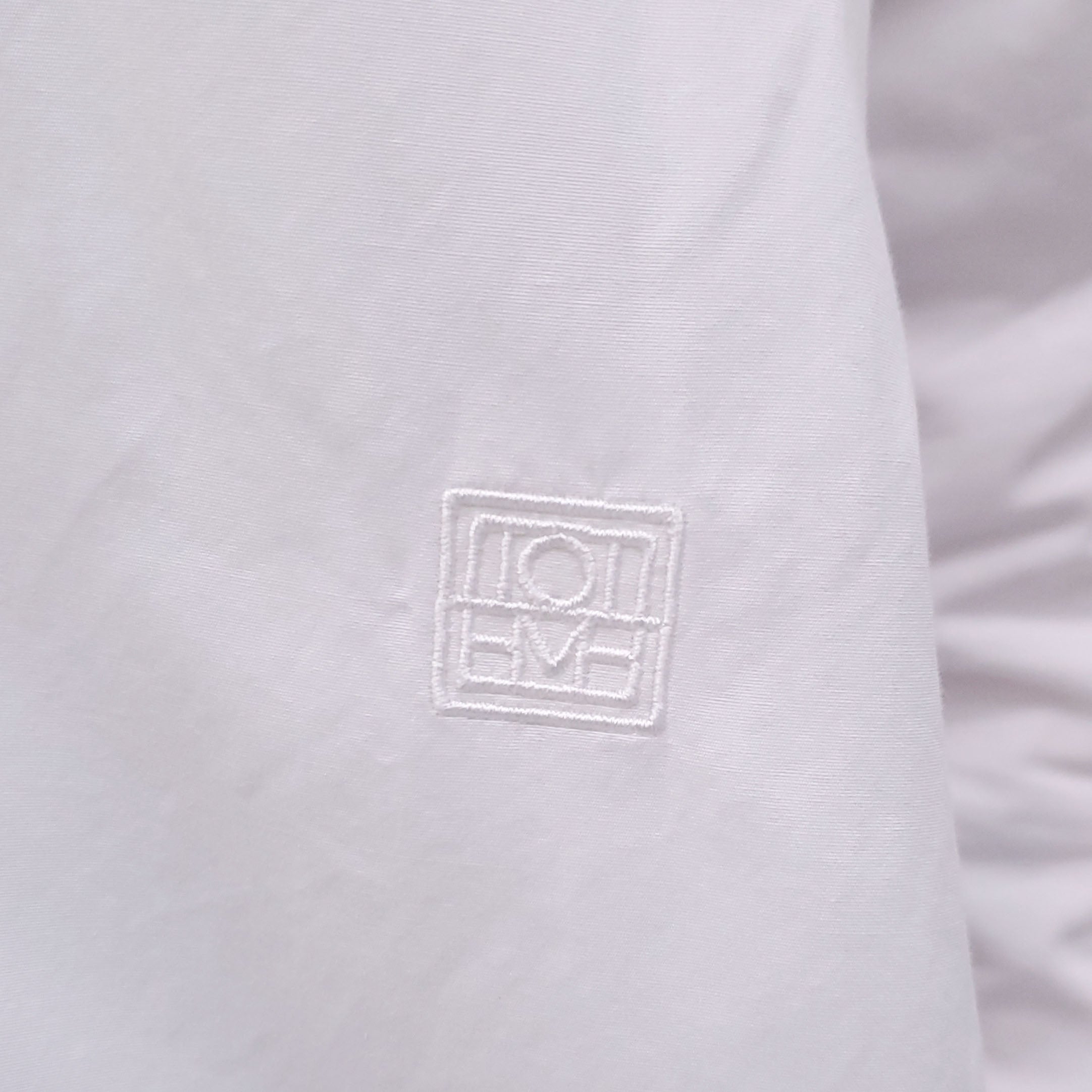 TOTEME OVERSIZED WHITE BUTTON UP BLOUSE WITH LOGO - SIZE 34