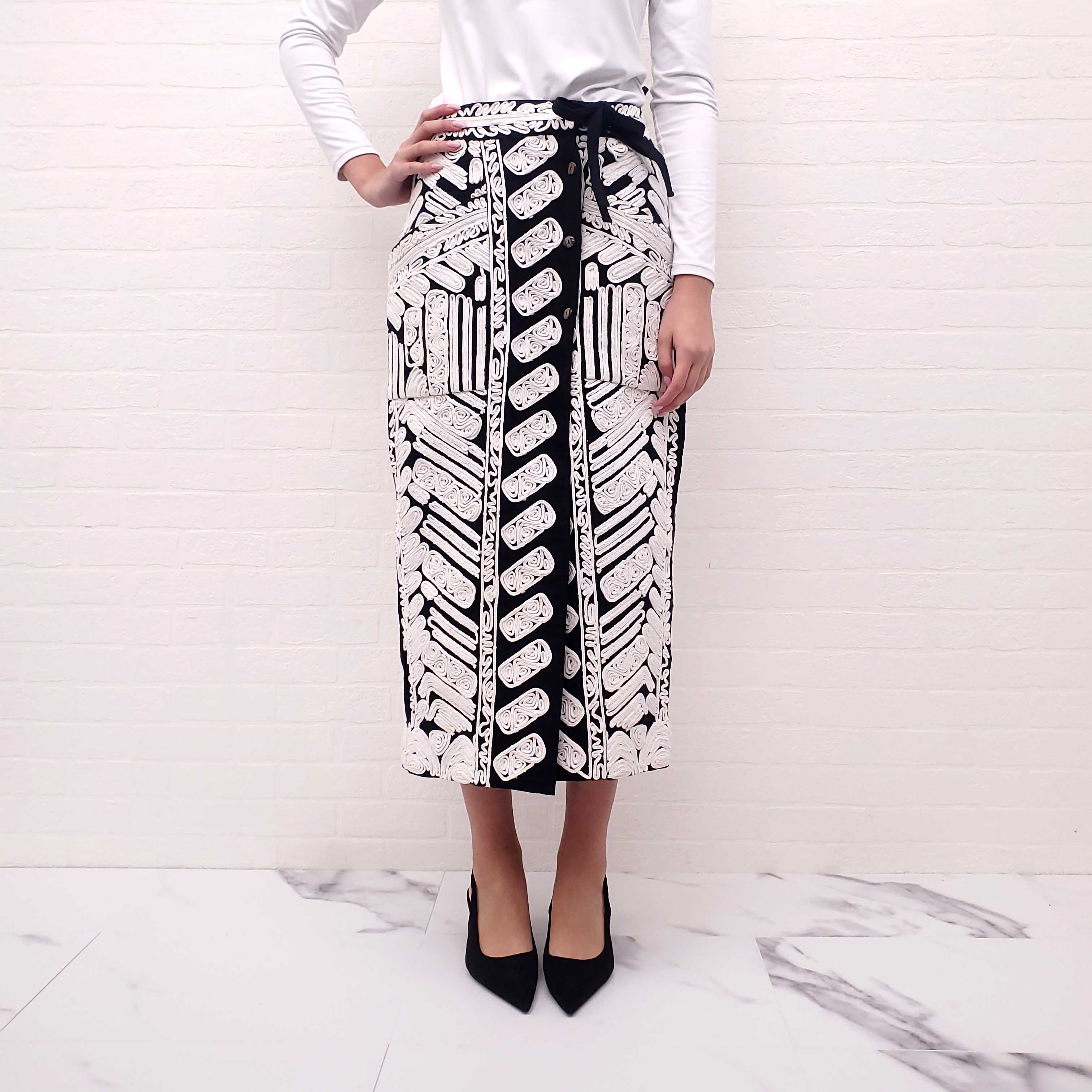 ULLA JOHNSON BLACK AND WHITE WRAP EFFECT APPLIQUE SKIRT - SIZE 6