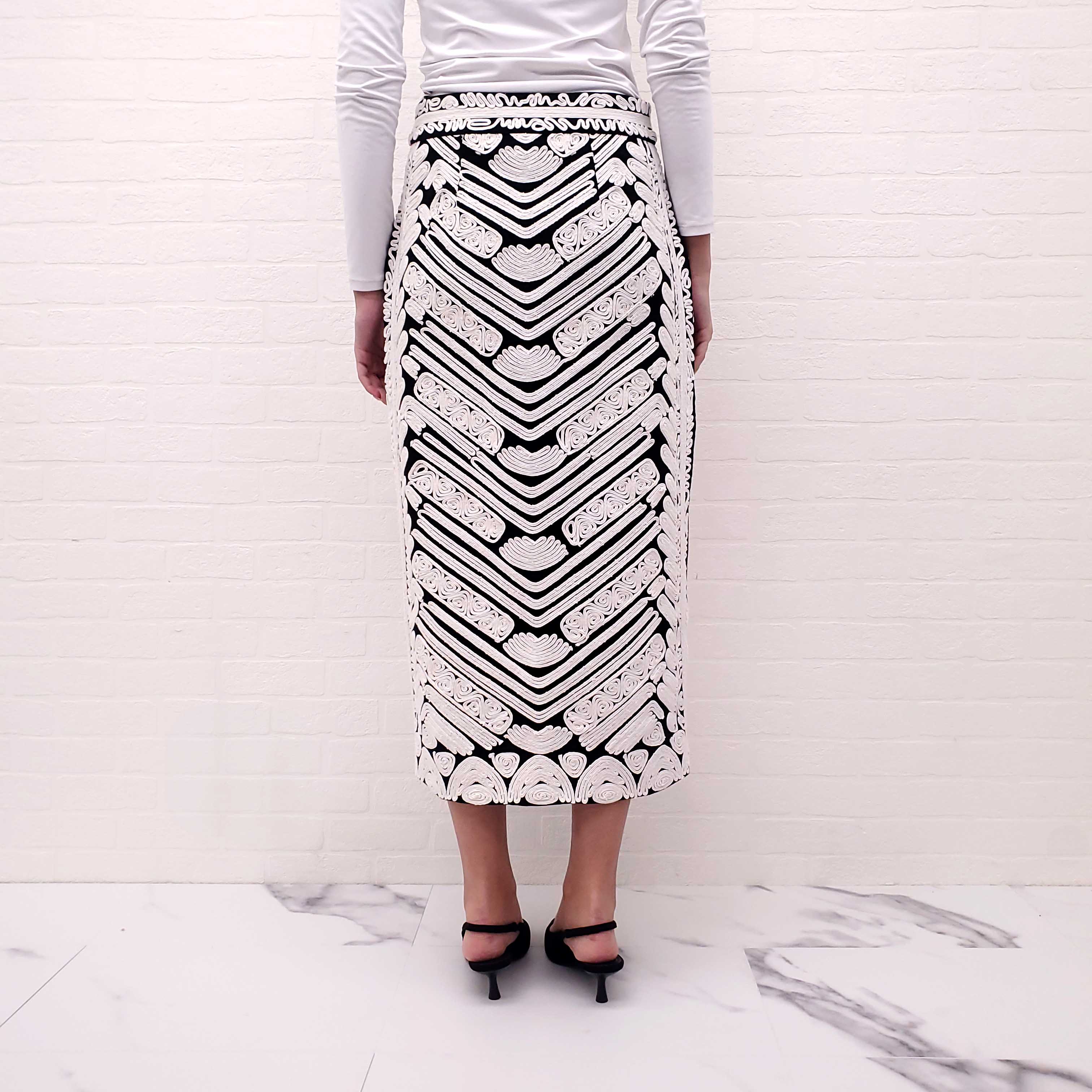 ULLA JOHNSON BLACK AND WHITE WRAP EFFECT APPLIQUE SKIRT - SIZE 6