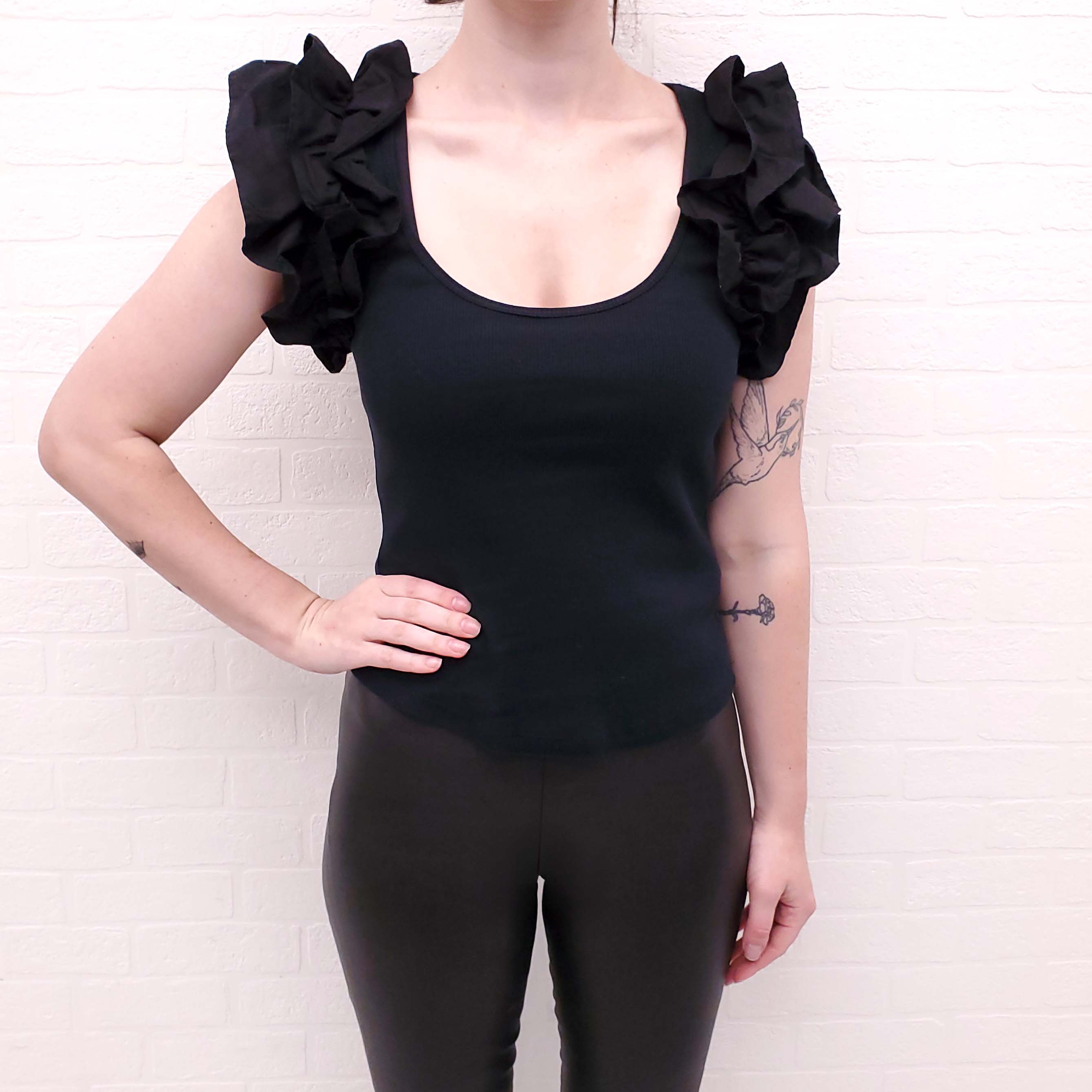 ULLA JOHNSON BLACK RIBBED TOP WITH RUFFLE DETAIL - SIZE L