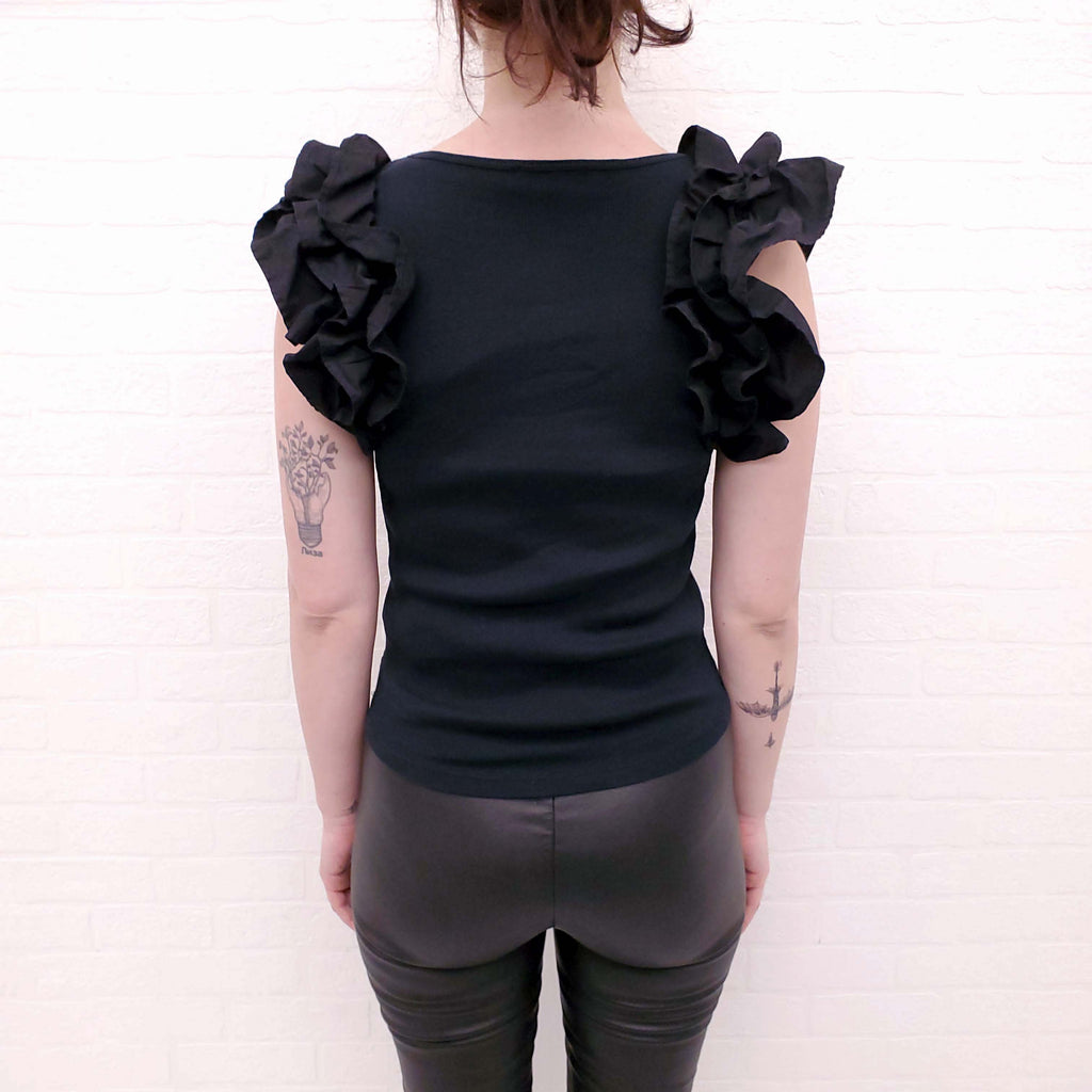ULLA JOHNSON BLACK RIBBED TOP WITH RUFFLE DETAIL - SIZE L