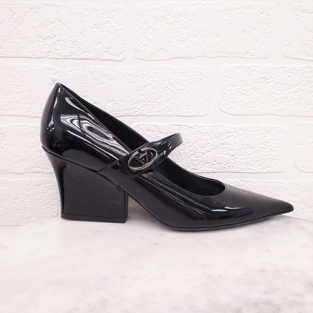 VALENTINO BLACK PATENT HEELS WITH V LOGO - SIZE 37