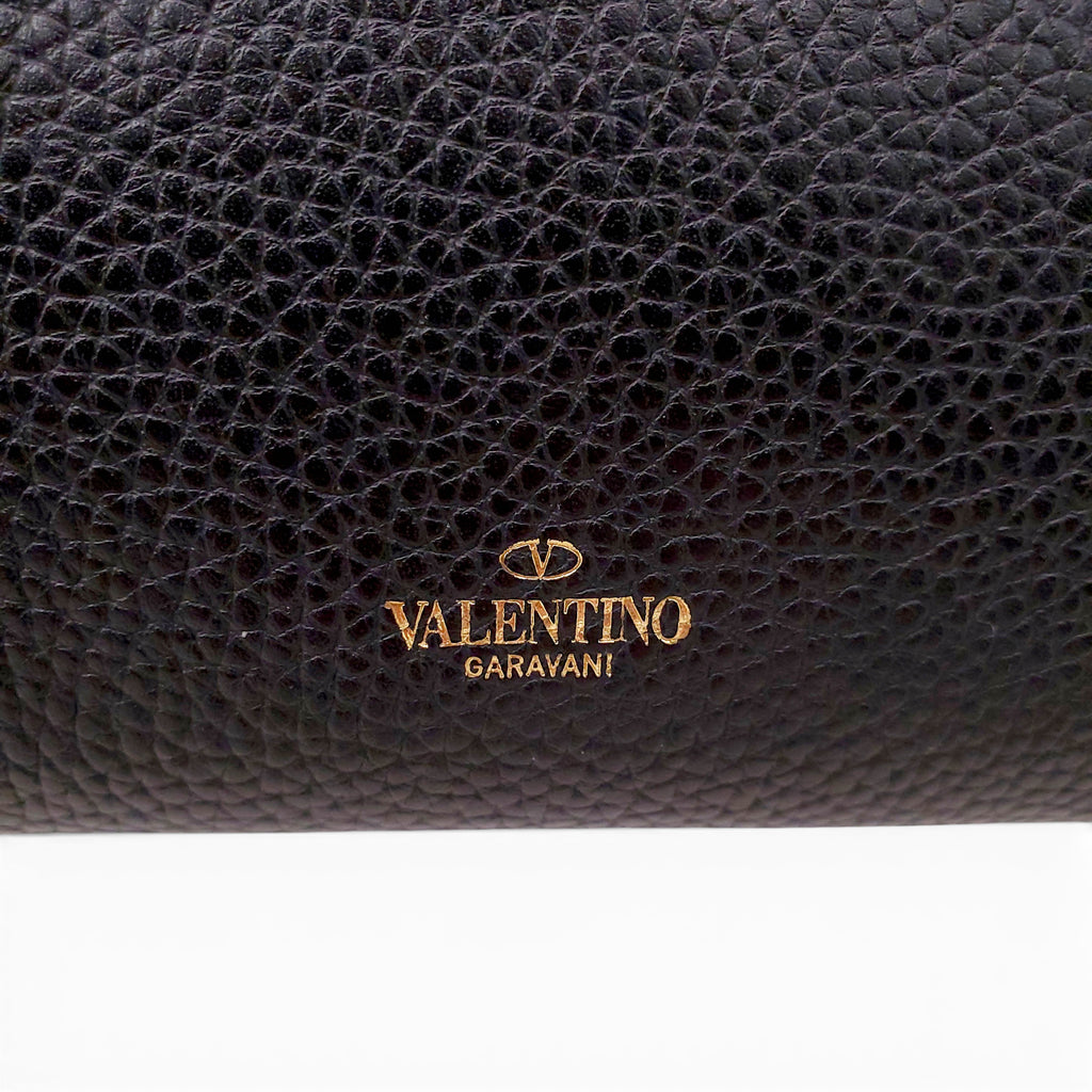VALENTINO BLACK ROCKSTUD WALLET ON CHAIN