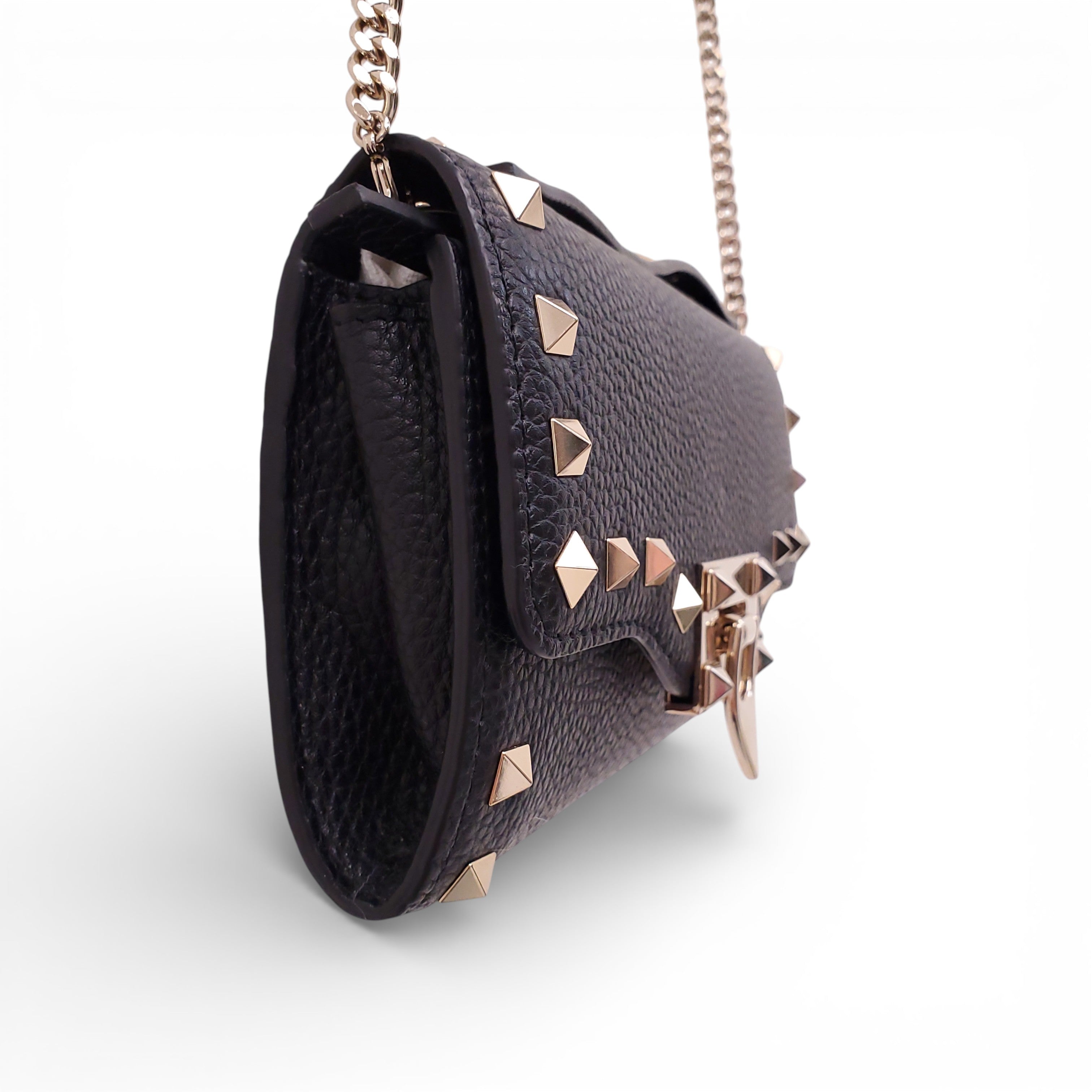 VALENTINO BLACK ROCKSTUD WALLET ON CHAIN