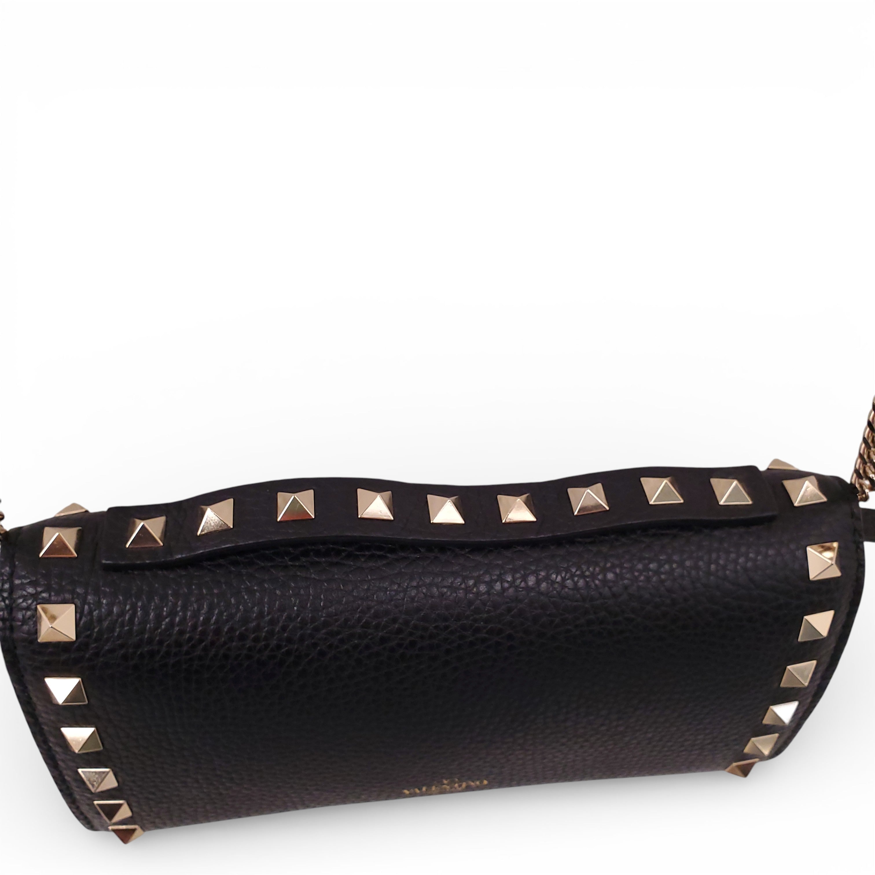 VALENTINO BLACK ROCKSTUD WALLET ON CHAIN