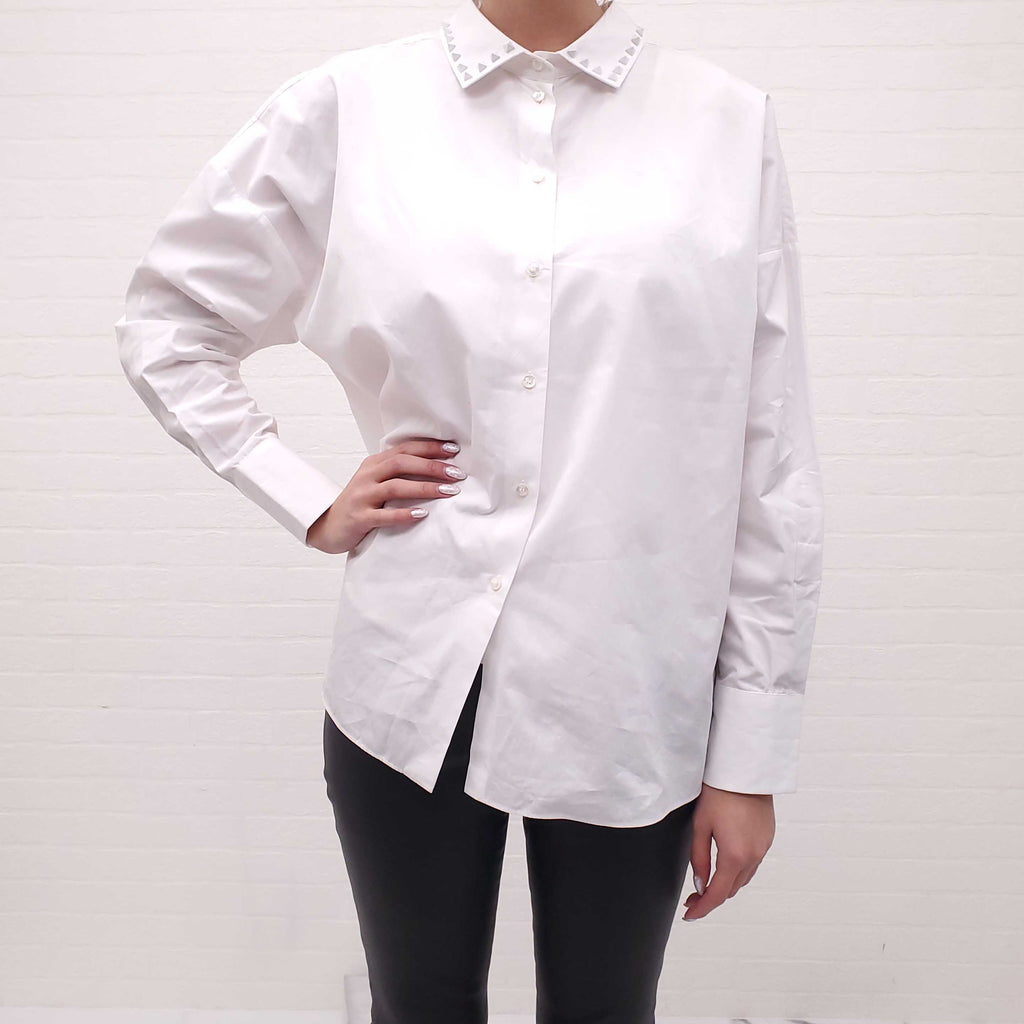 VALENTINO WHITE COTTON BLOUSE WITH ROCKSTUD DETAIL NECKLINE - SIZE 44
